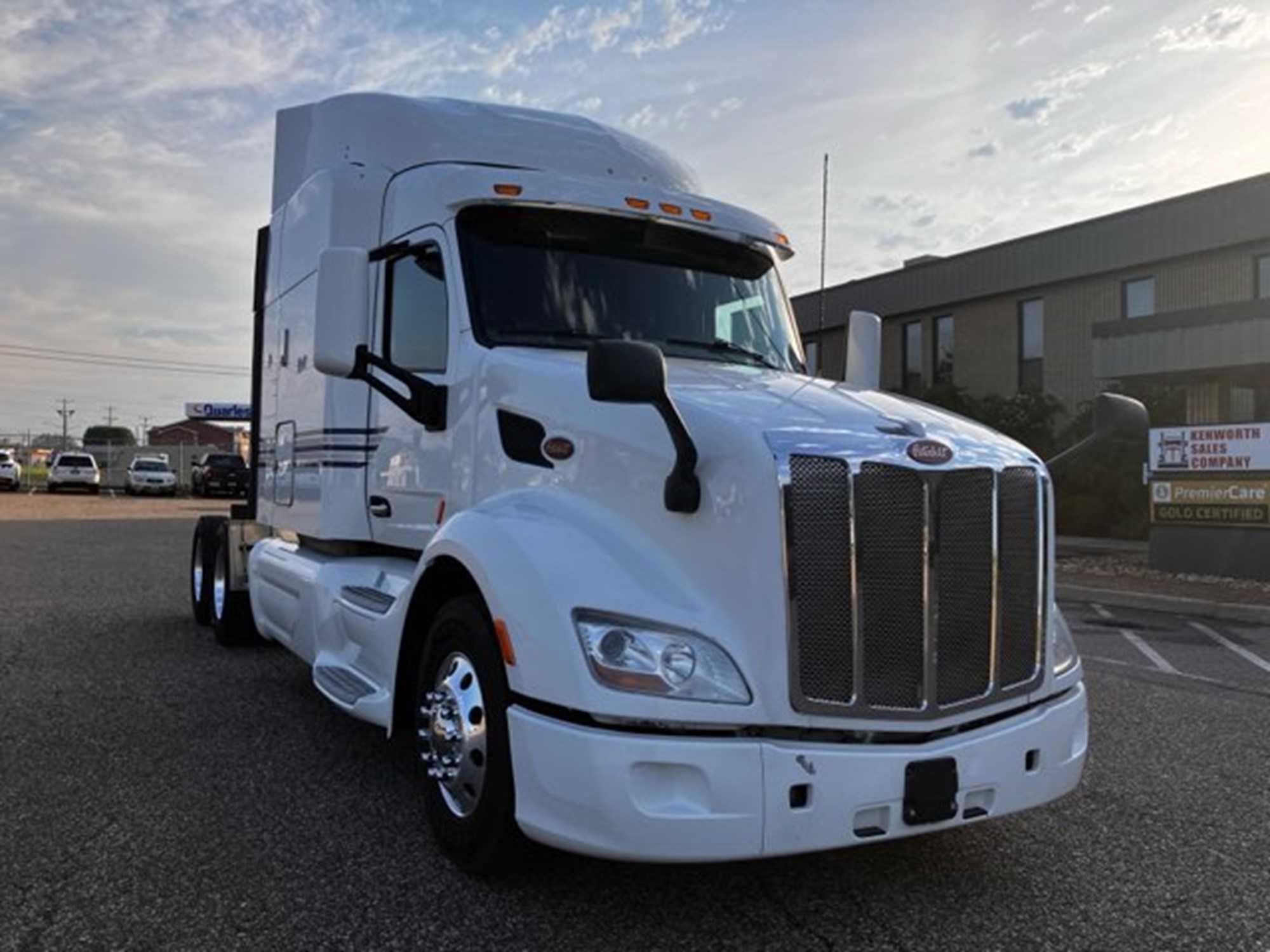 2016 Peterbilt 579 2016 Peterbilt 579 - image 3 of 6