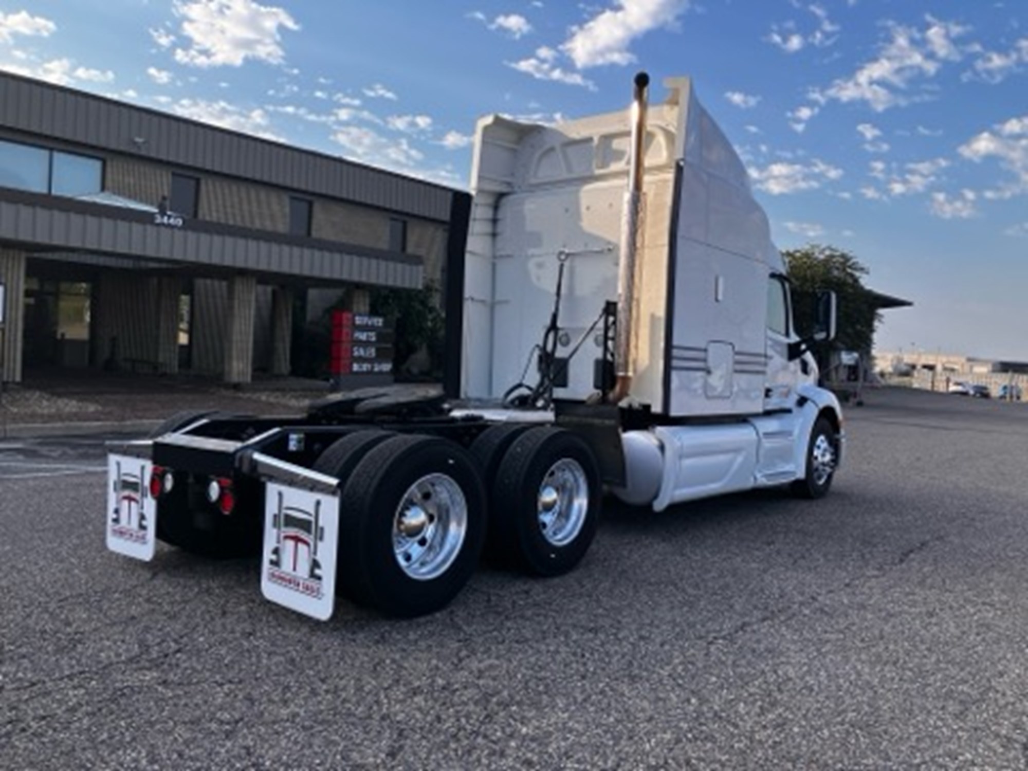 2016 Peterbilt 579 2016 Peterbilt 579 - image 5 of 6