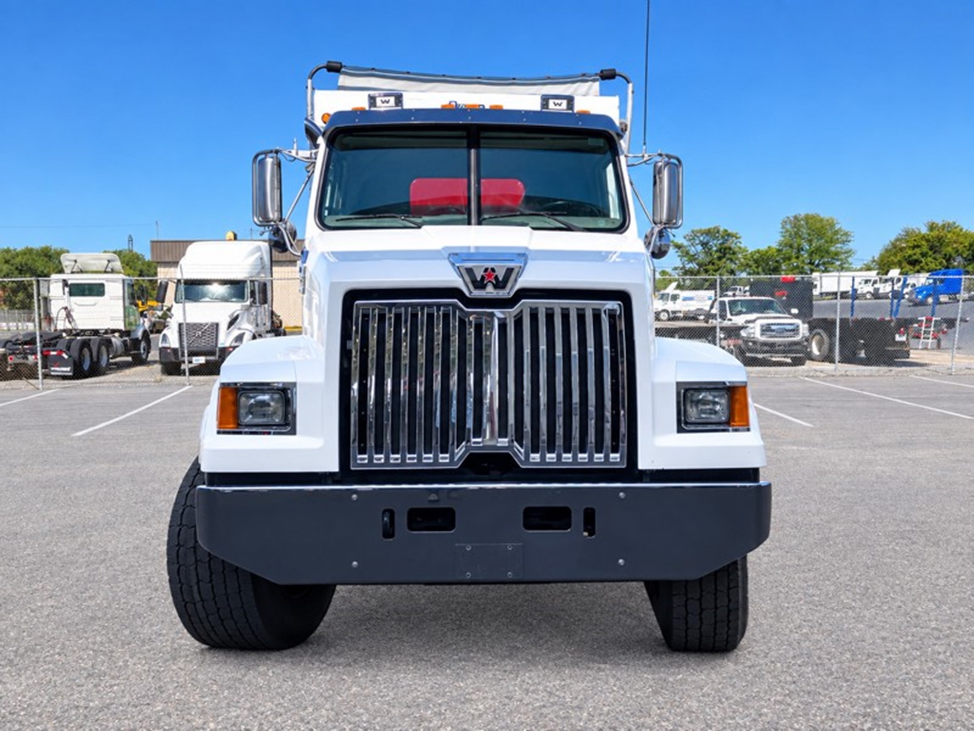 2017 Western Star 4700 2017 Western Star 4700 - image 2 of 6