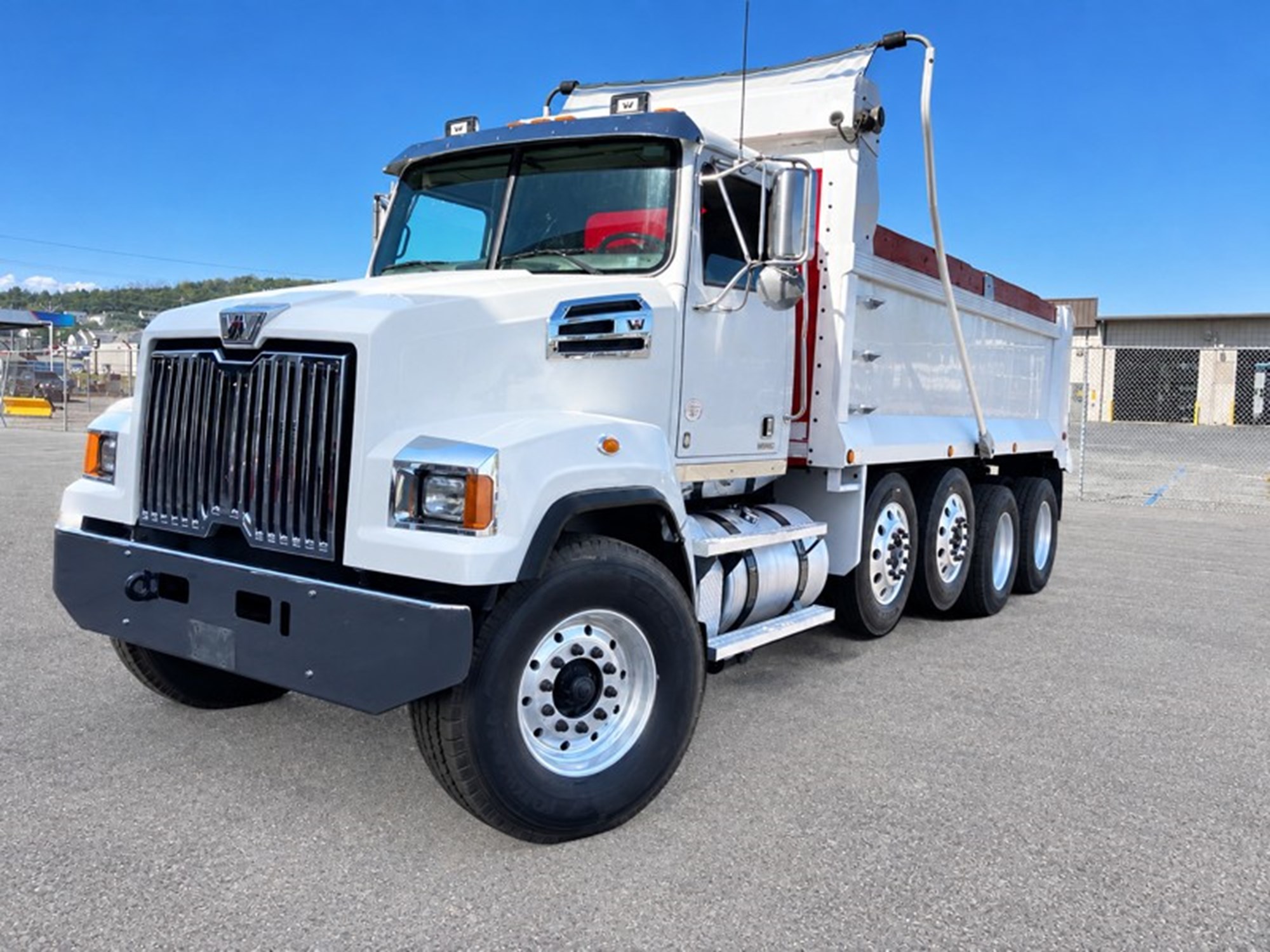 2017 Western Star 4700 2017 Western Star 4700 - image 5 of 6