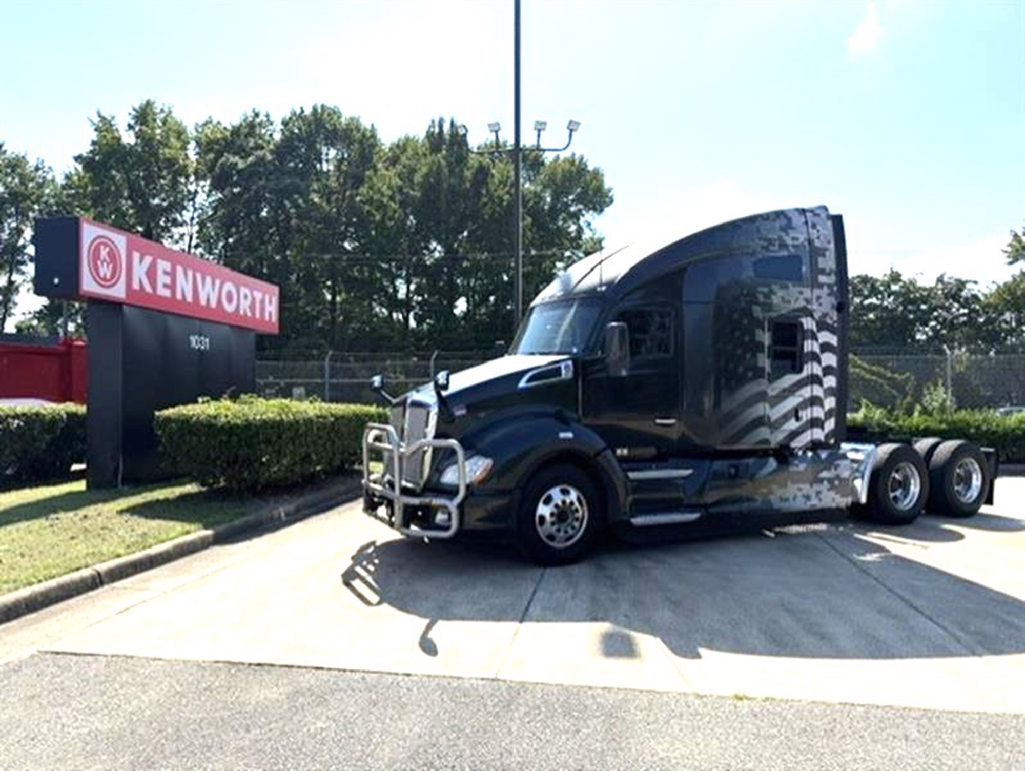 2019 Kenworth T680 2019 Kenworth T680 - image 1 of 6