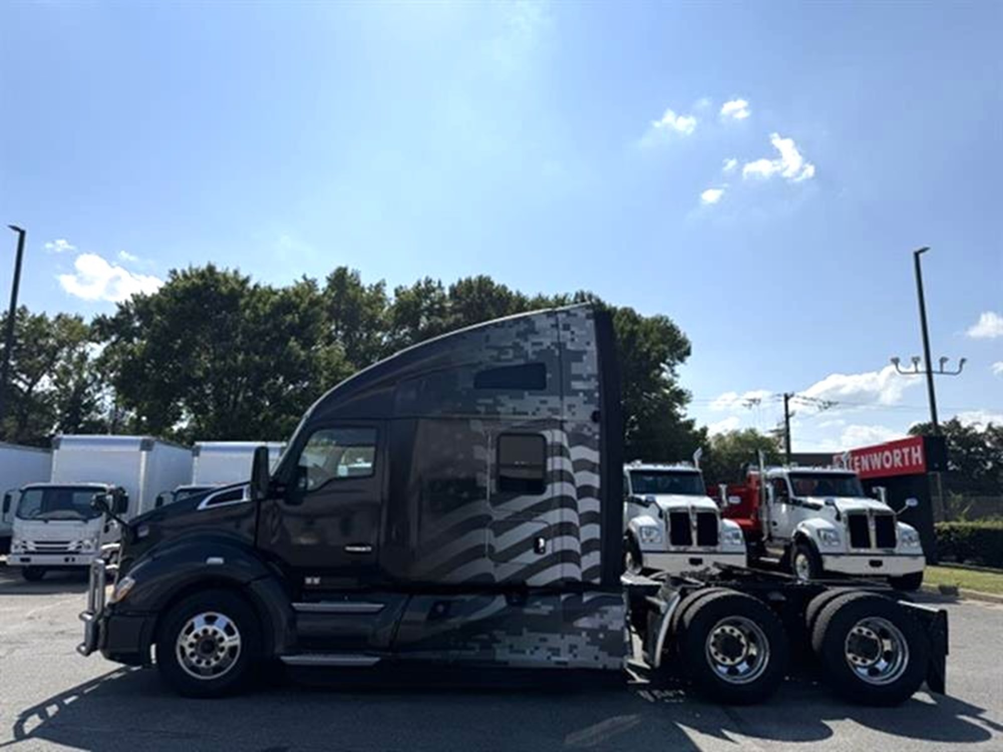 2019 Kenworth T680 2019 Kenworth T680 - image 3 of 6