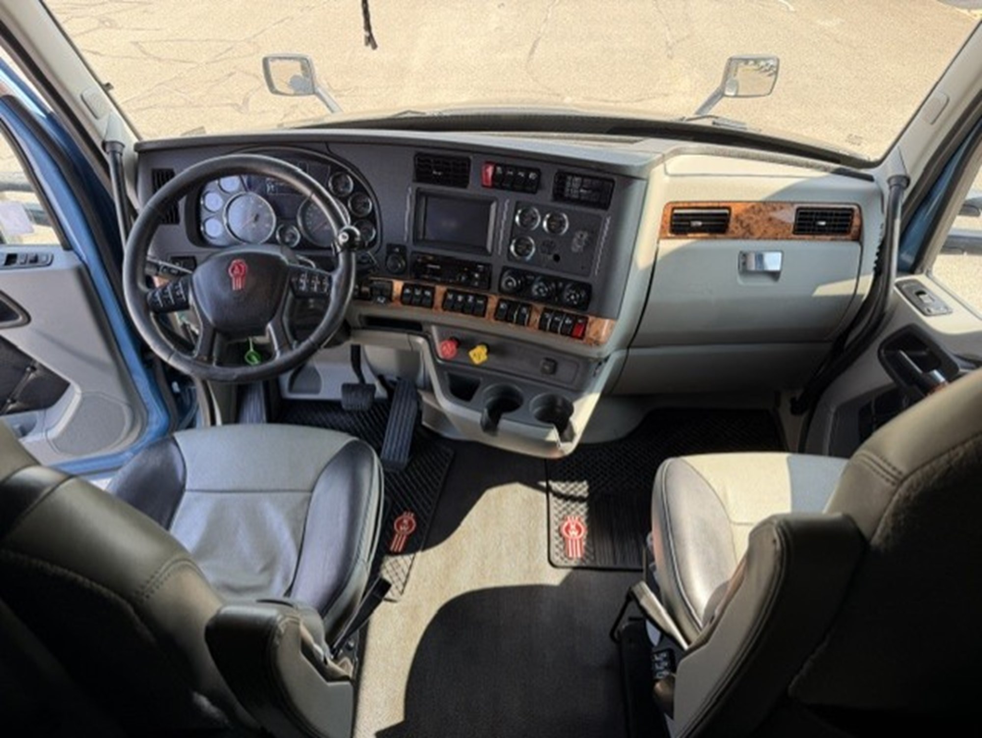 2019 Kenworth T680 KJ367780U-20 2019 Kenworth T680 KJ367780U-20