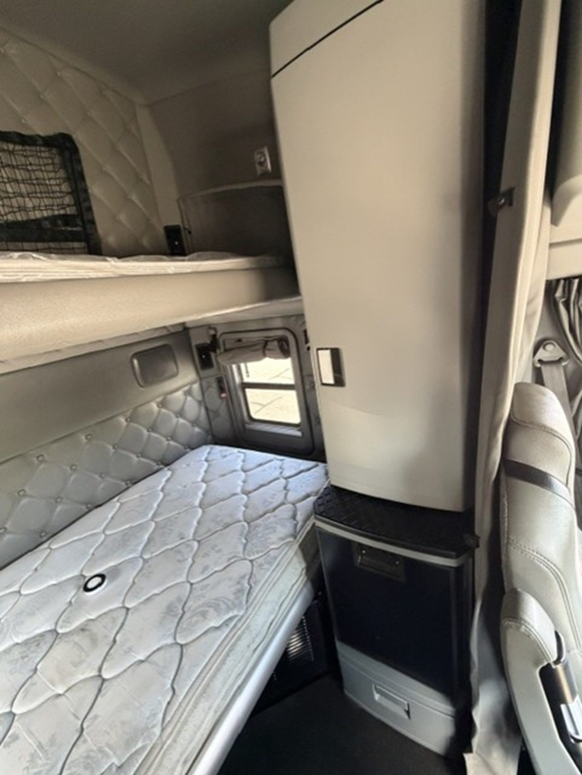 2019 Kenworth T680 KJ367780U-22 2019 Kenworth T680 KJ367780U-22