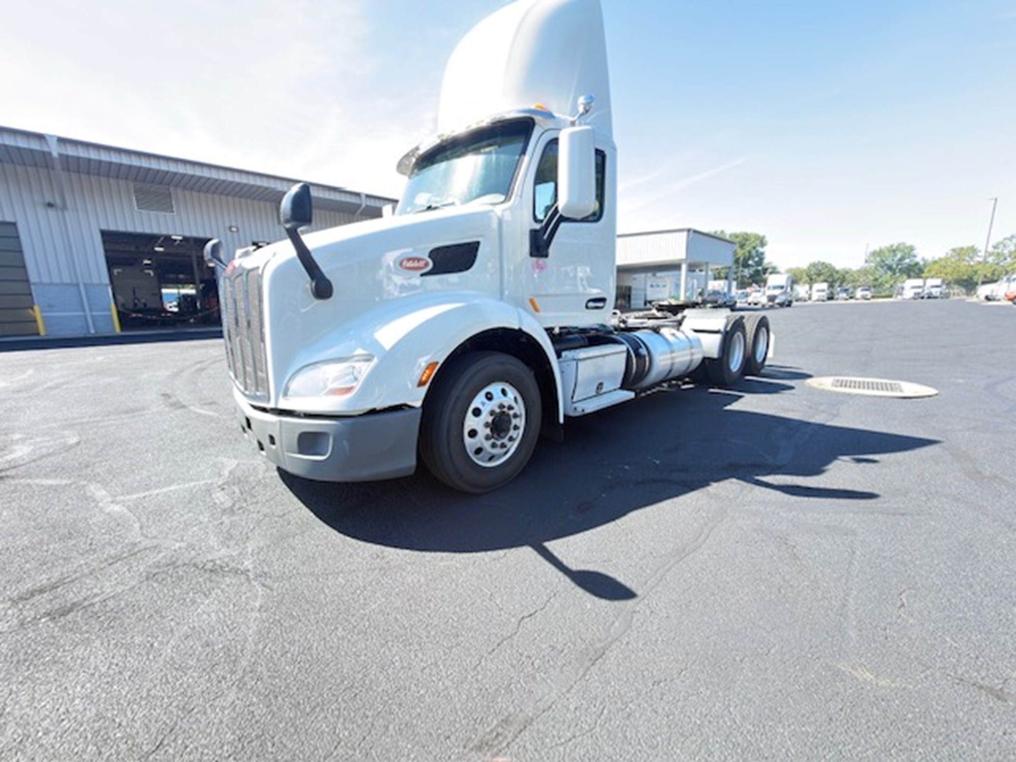 2020 Peterbilt 579 2020 Peterbilt 579 - image 2 of 6