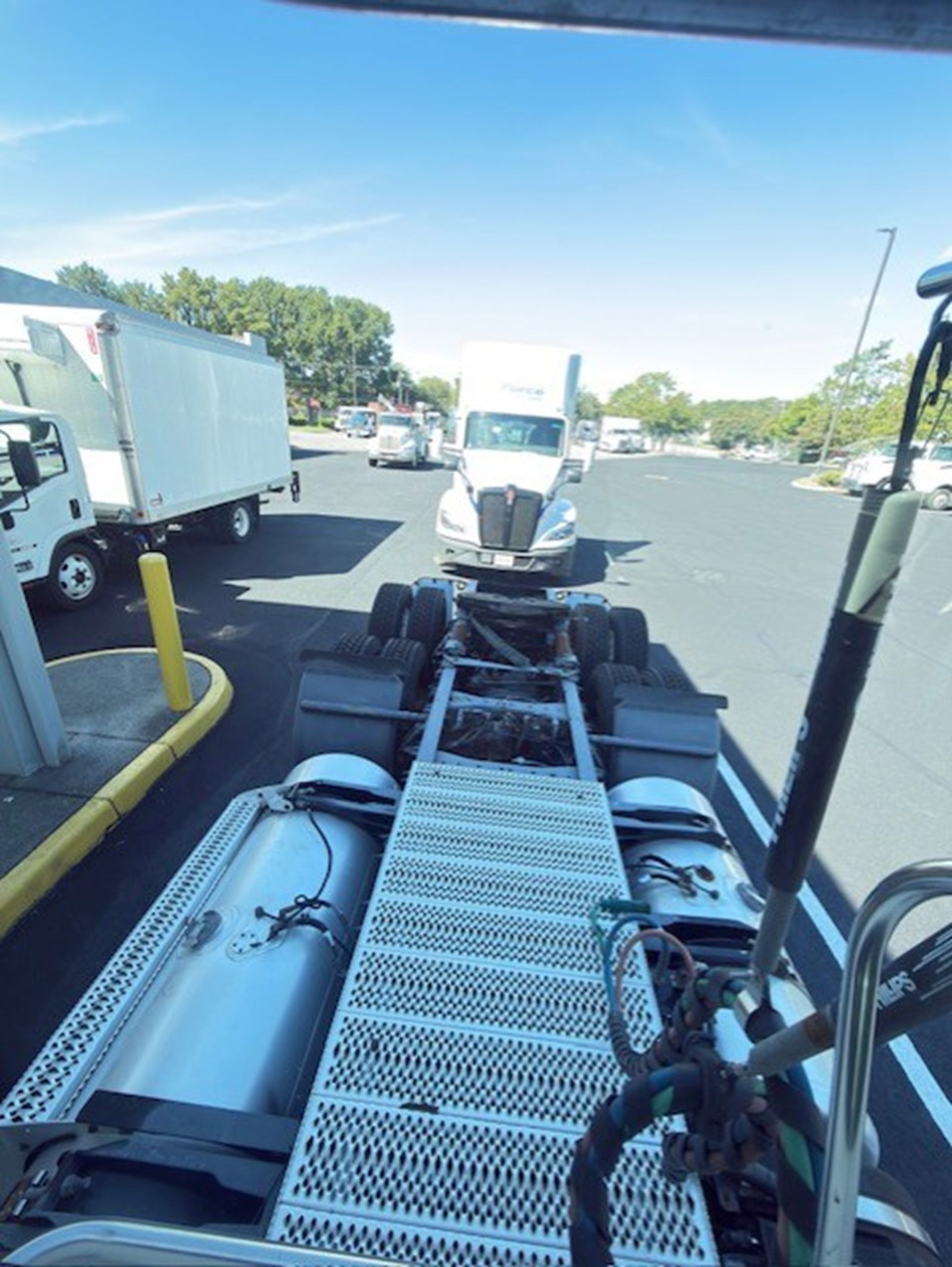 2020 Peterbilt 579 2020 Peterbilt 579 - image 5 of 6