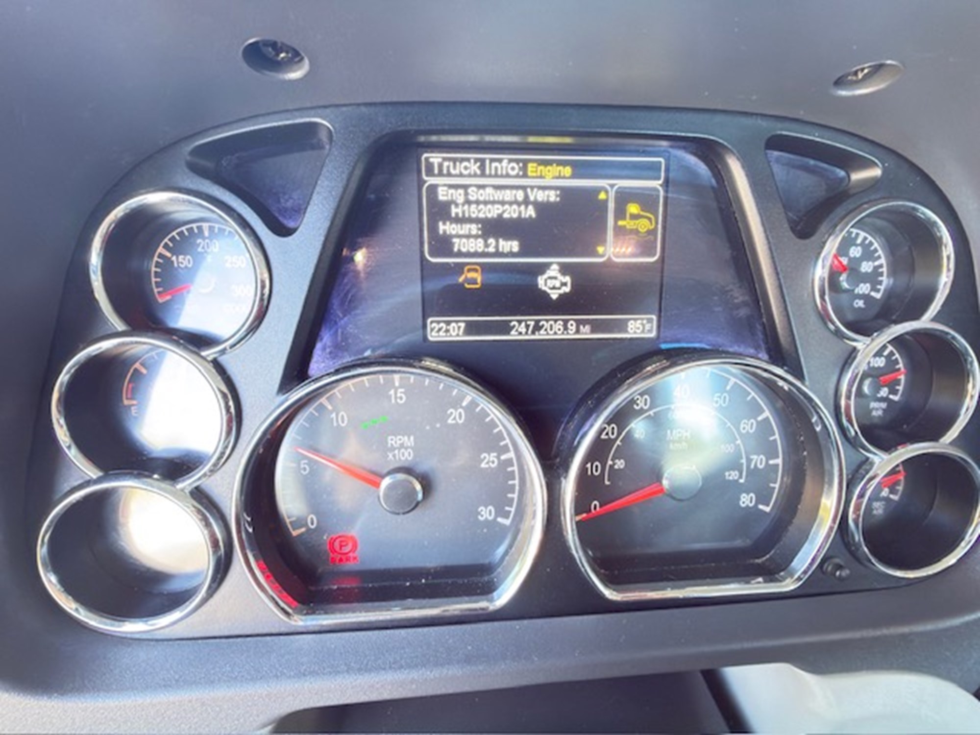 2020 Peterbilt 579 2020 Peterbilt 579 - image 6 of 6