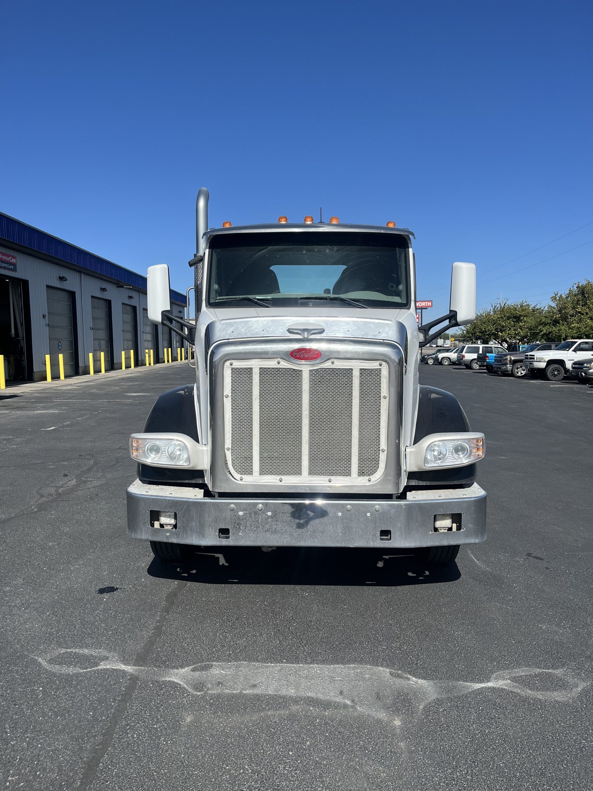 2020 Peterbilt 567 2020 Peterbilt 567 - image 2 of 6