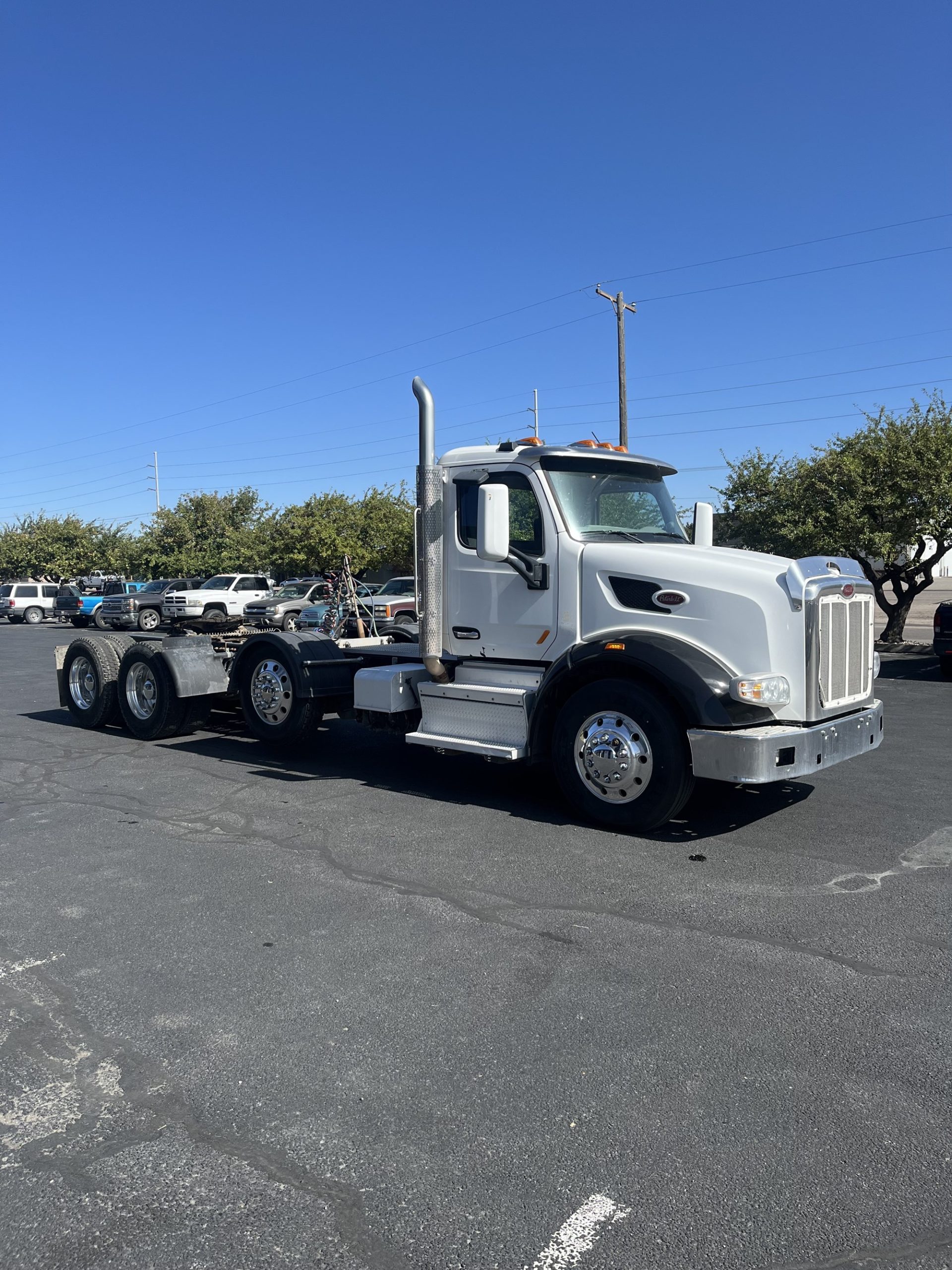 2020 Peterbilt 567 2020 Peterbilt 567 - image 3 of 6