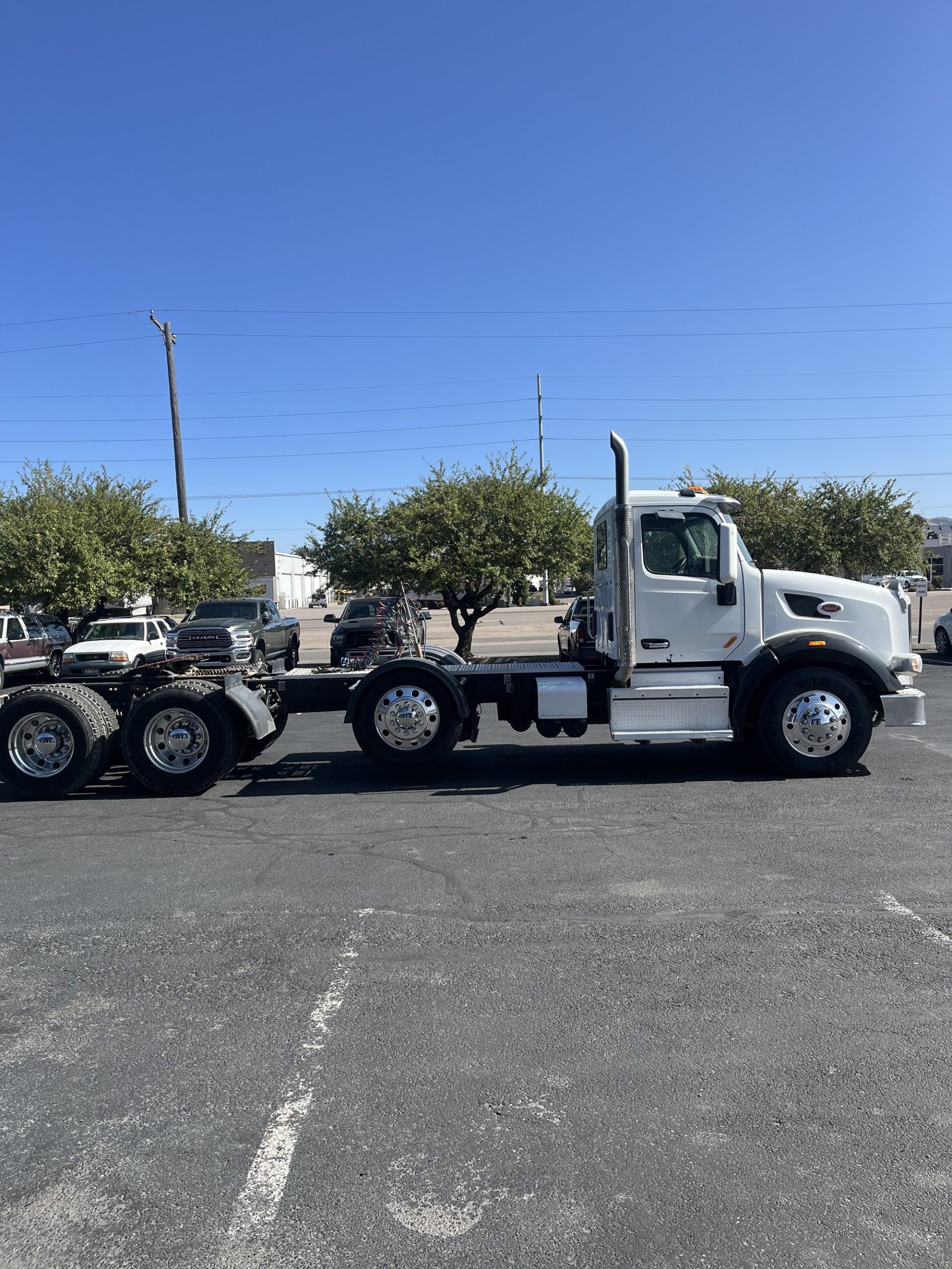 2020 Peterbilt 567 2020 Peterbilt 567 - image 4 of 6