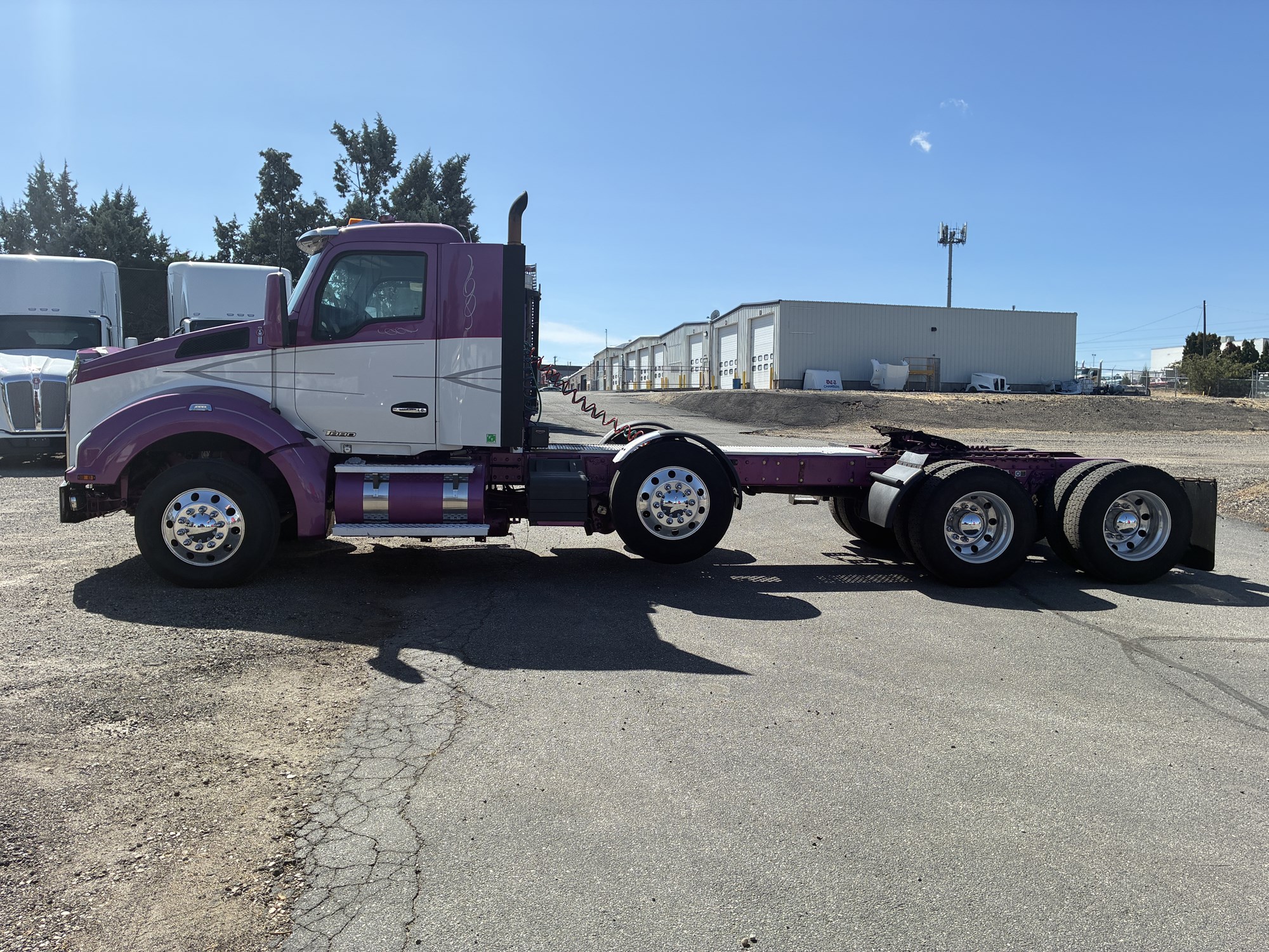 2020 Kenworth T880 2020 Kenworth T880 - image 2 of 6