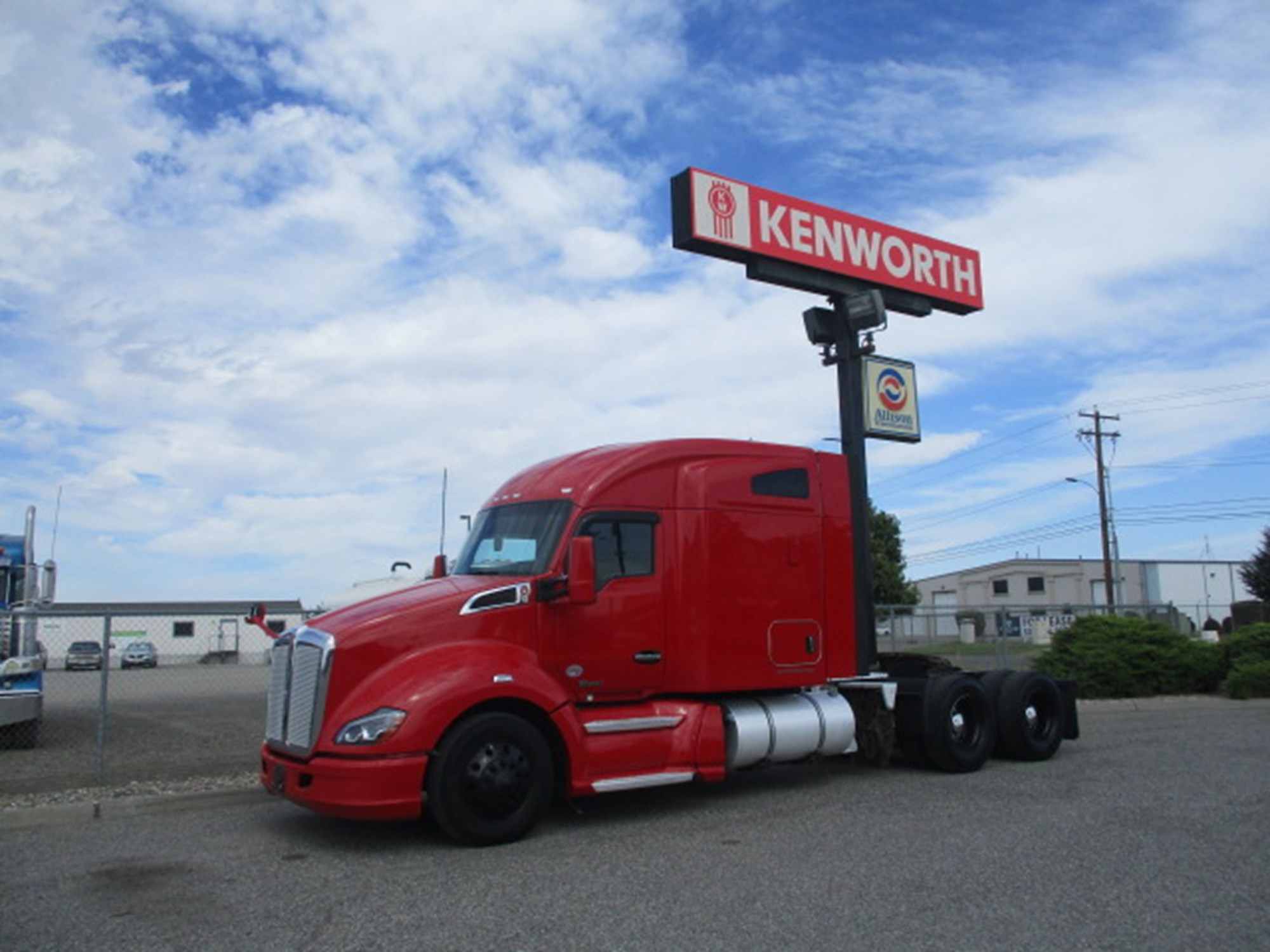 2020 Kenworth T680 2020 Kenworth T680 - image 1 of 6