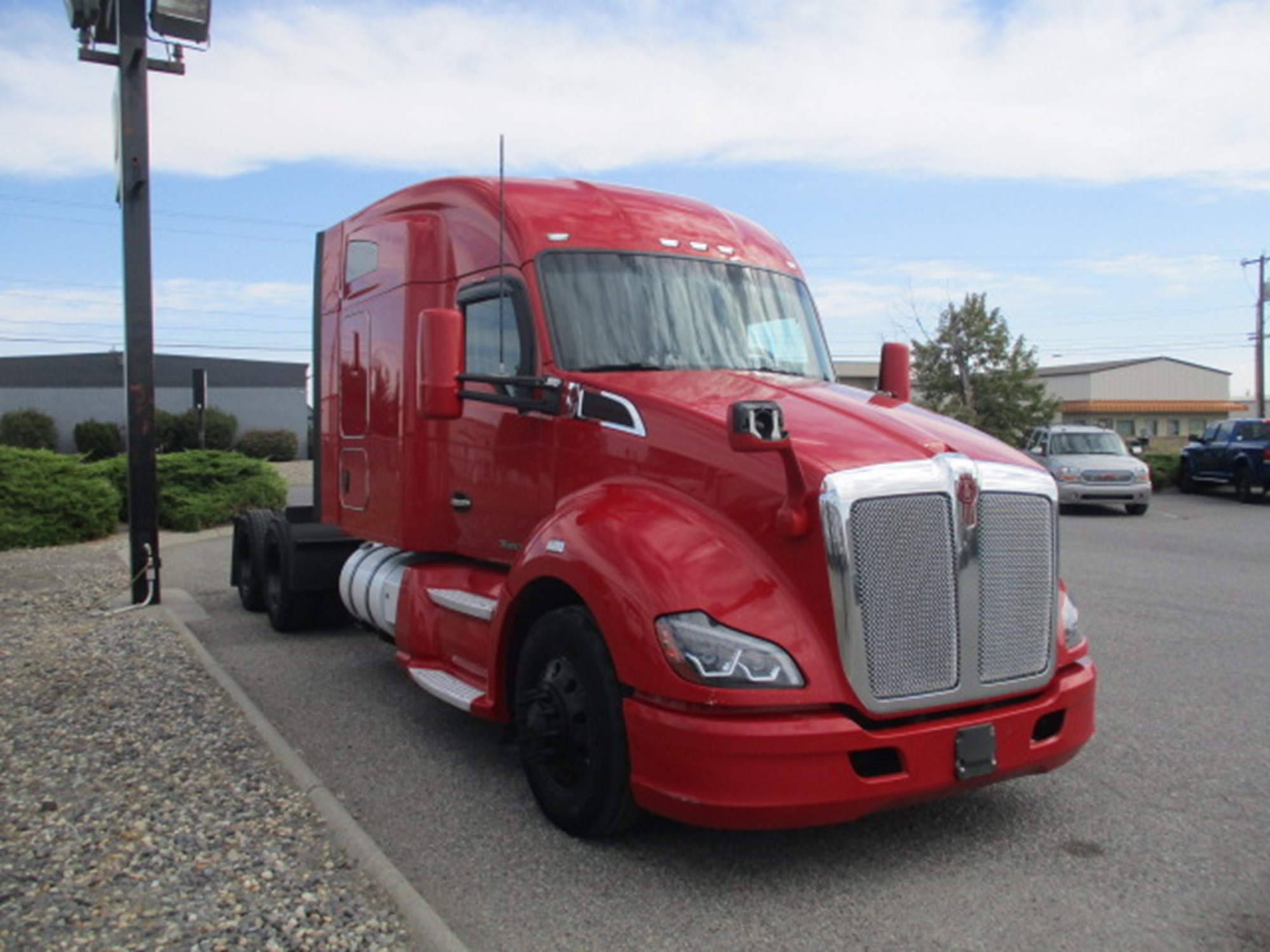 2020 Kenworth T680 2020 Kenworth T680 - image 2 of 6