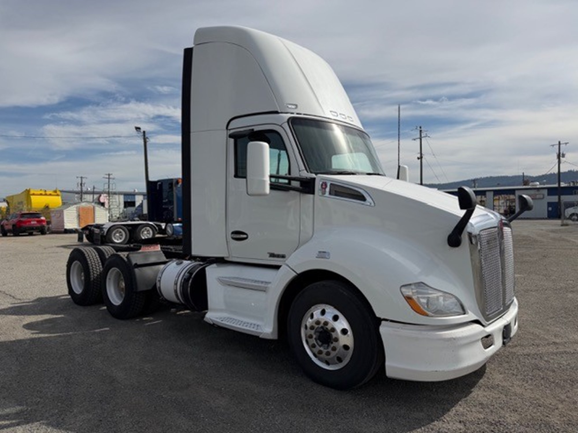 2020 Kenworth T680 2020 Kenworth T680 - image 2 of 6