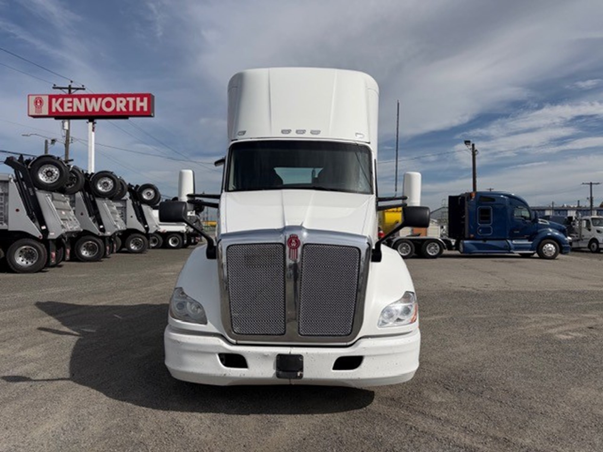 2020 Kenworth T680 2020 Kenworth T680 - image 3 of 6