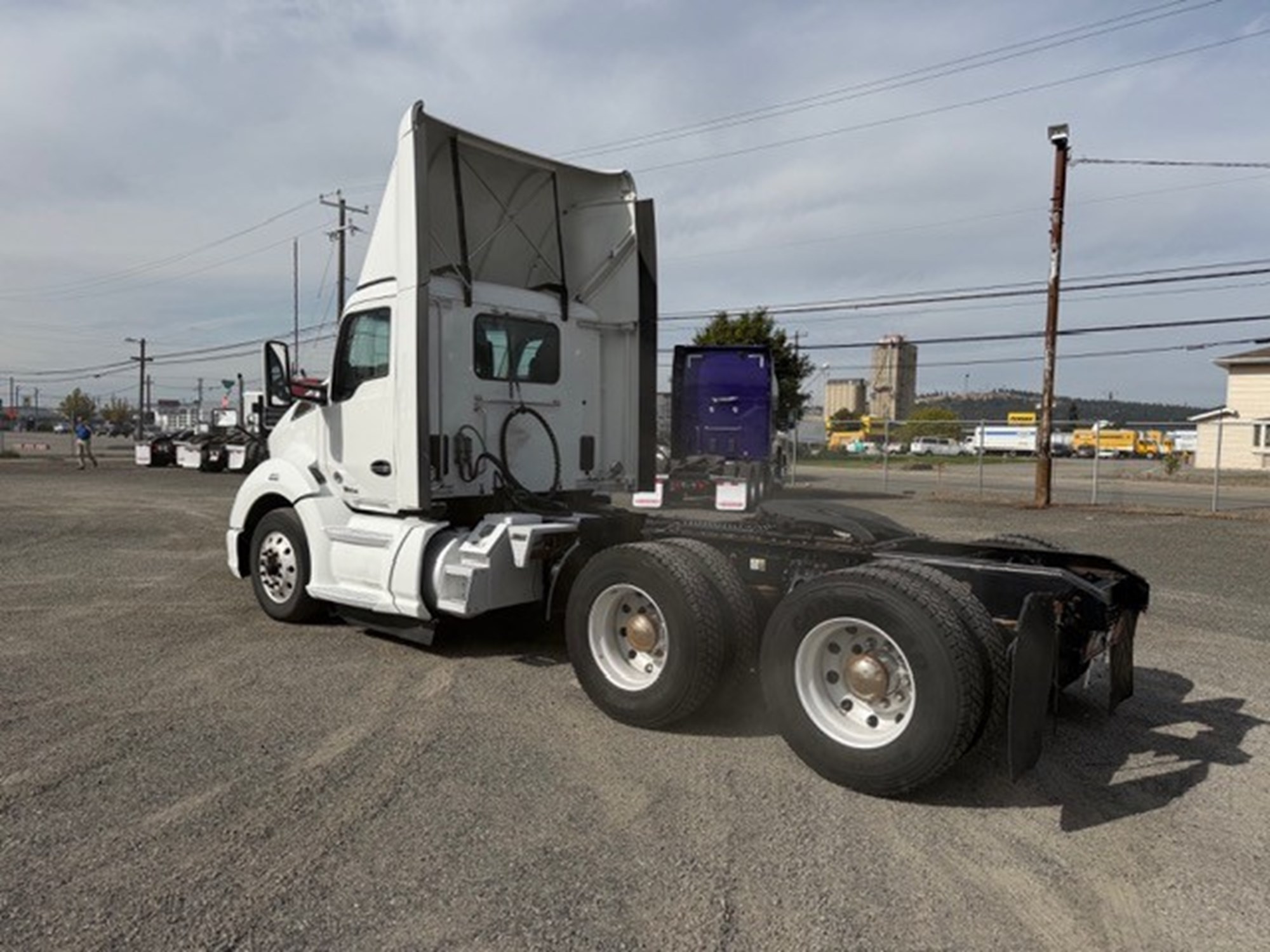2020 Kenworth T680 2020 Kenworth T680 - image 4 of 6