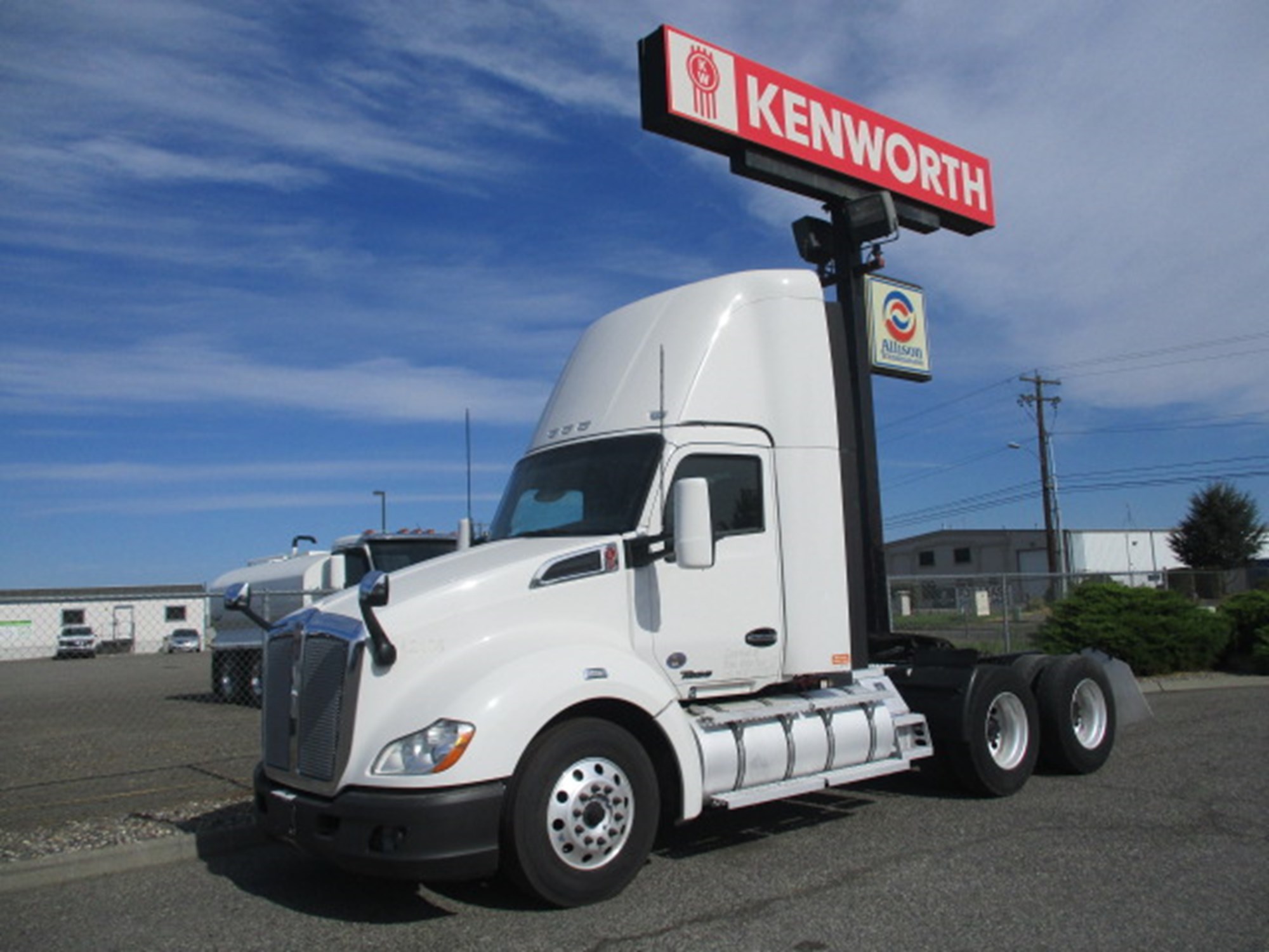 2020 Kenworth T680 2020 Kenworth T680 - image 1 of 6