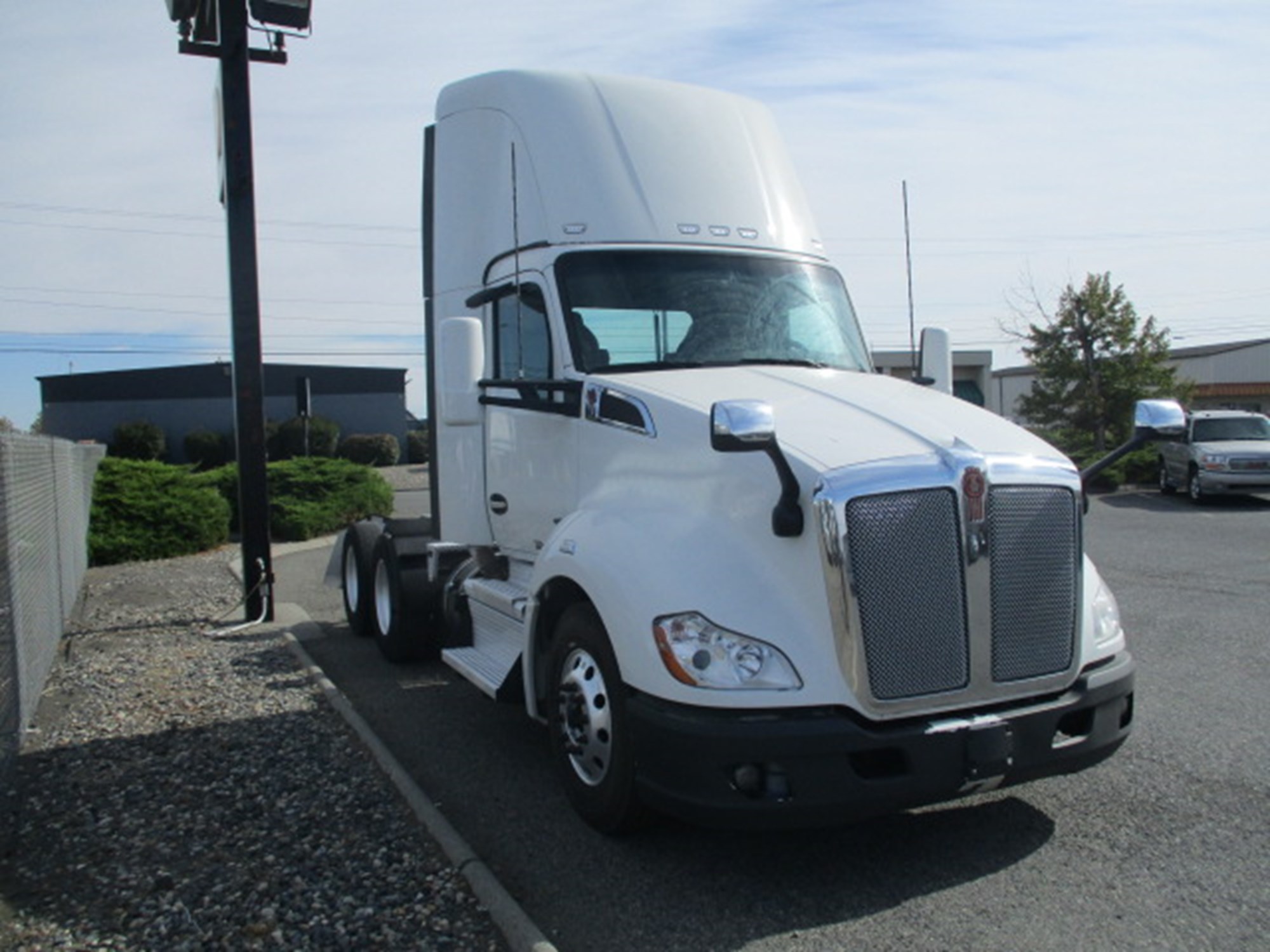 2020 Kenworth T680 2020 Kenworth T680 - image 2 of 6