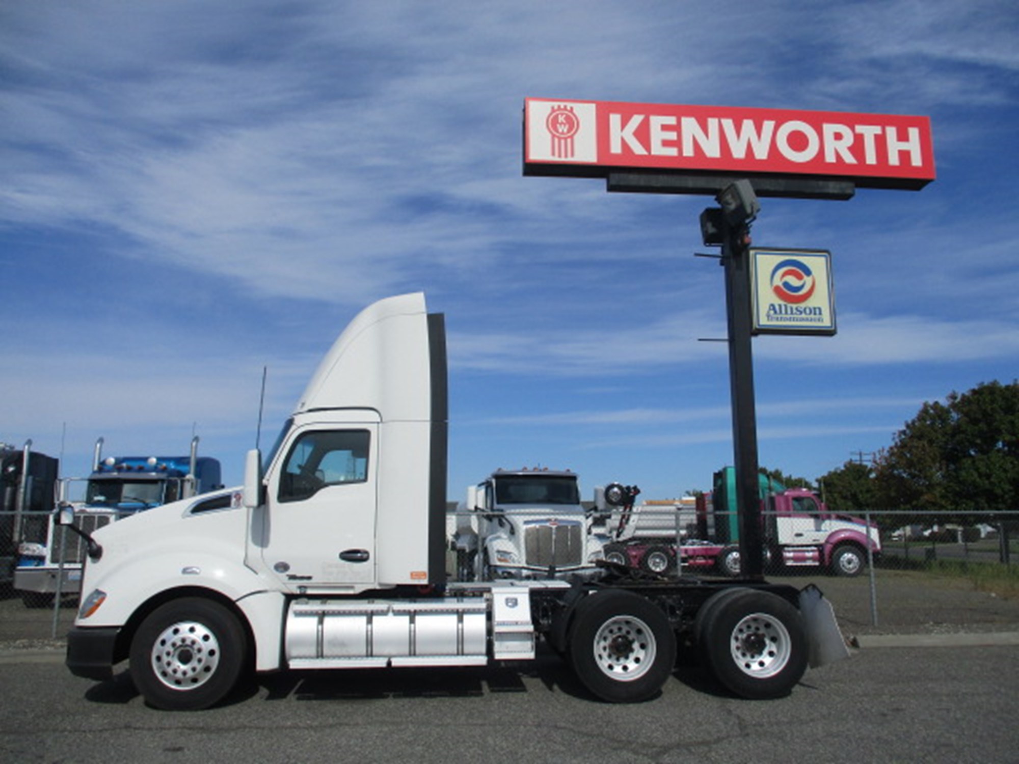 2020 Kenworth T680 2020 Kenworth T680 - image 3 of 6