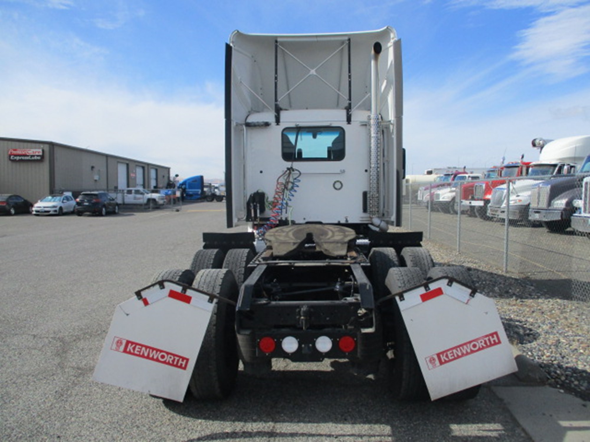 2020 Kenworth T680 2020 Kenworth T680 - image 4 of 6