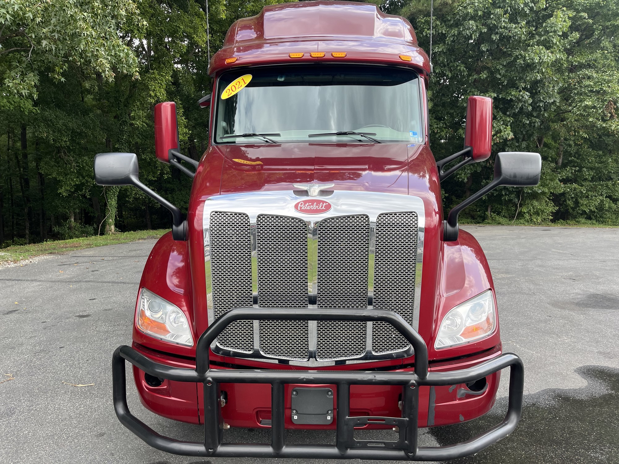 2021 Peterbilt 579 2021 Peterbilt 579 - image 2 of 6