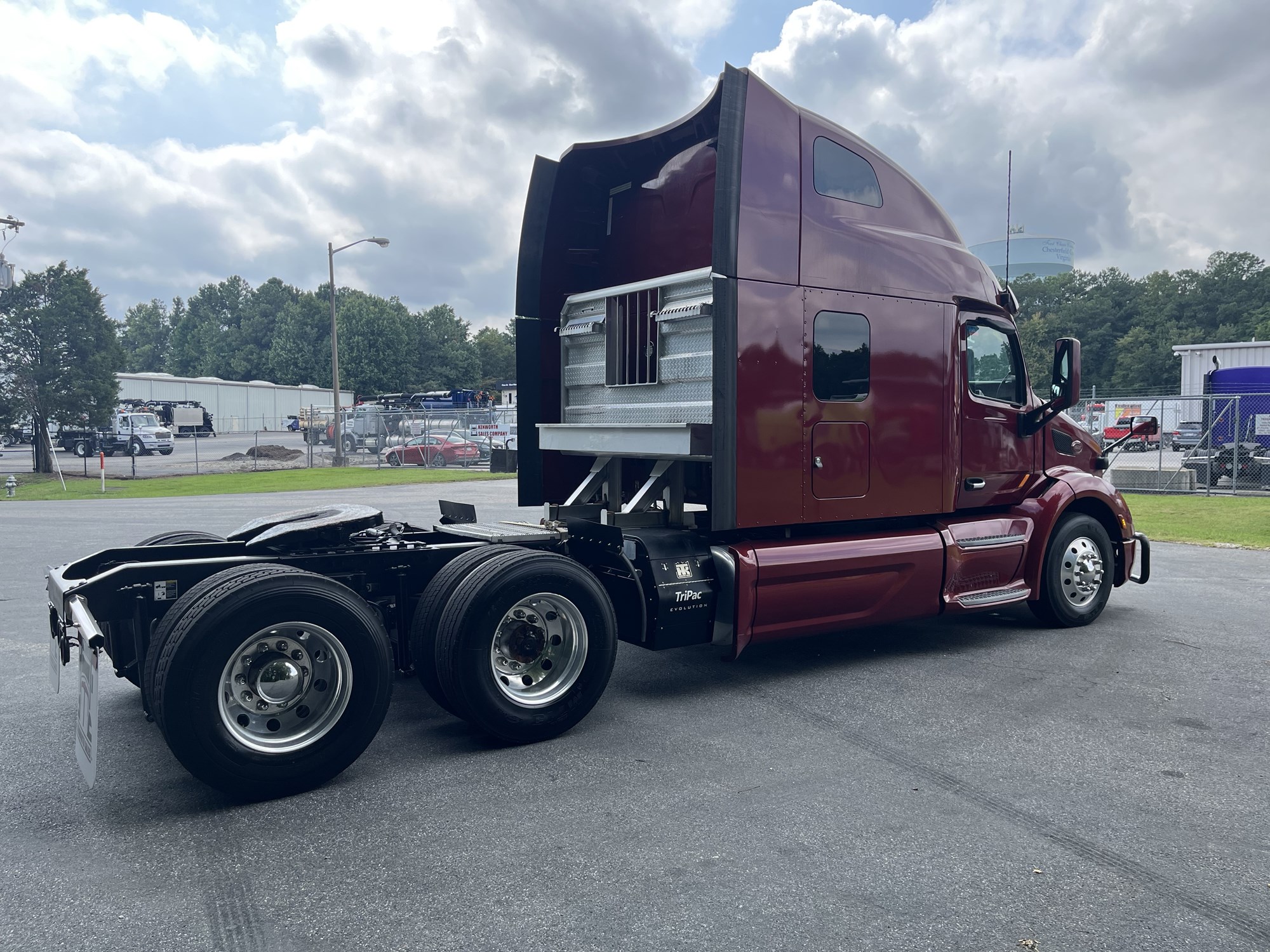 2021 Peterbilt 579 2021 Peterbilt 579 - image 4 of 6