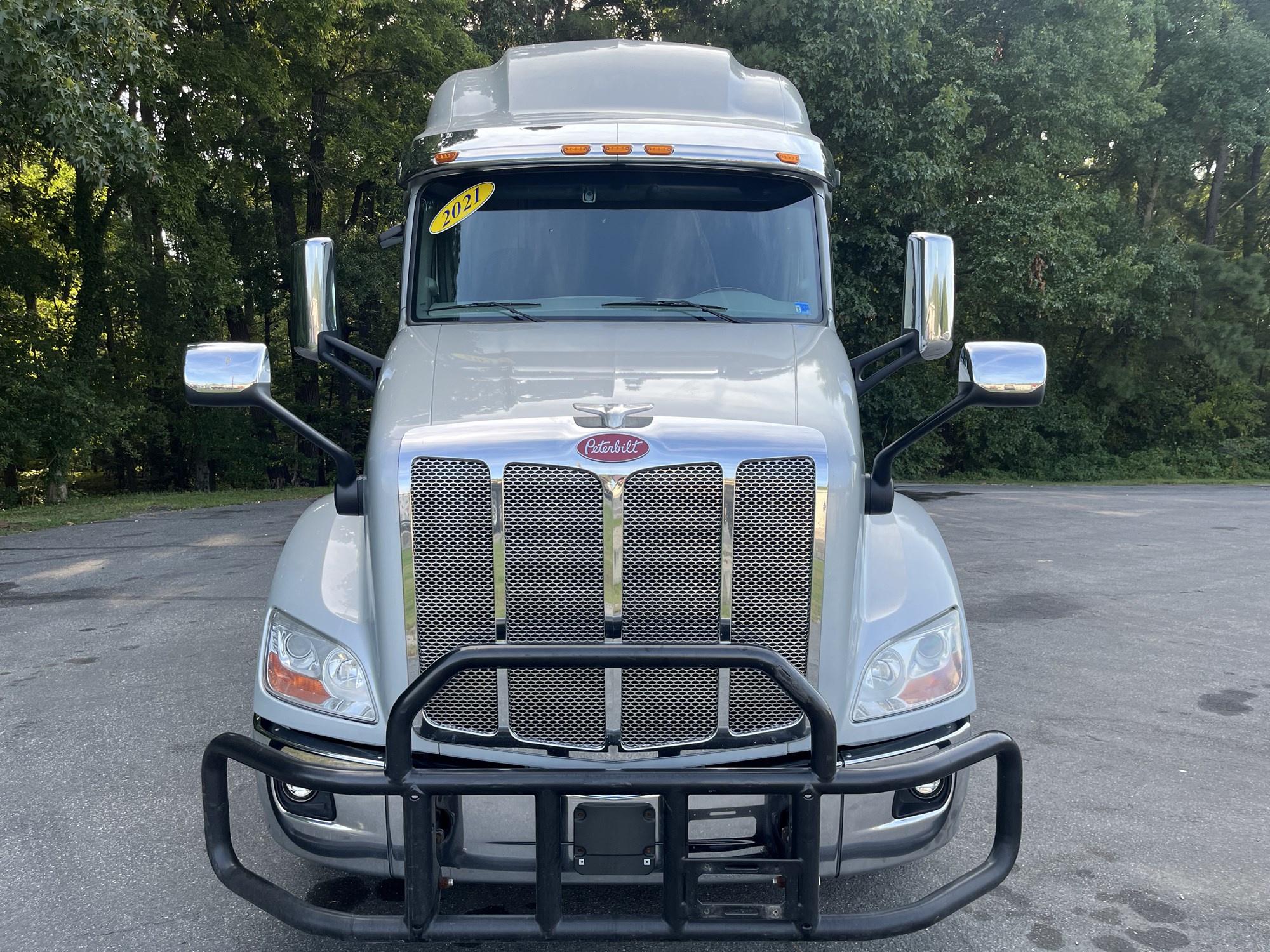 2021 Peterbilt 579 2021 Peterbilt 579 - image 2 of 6