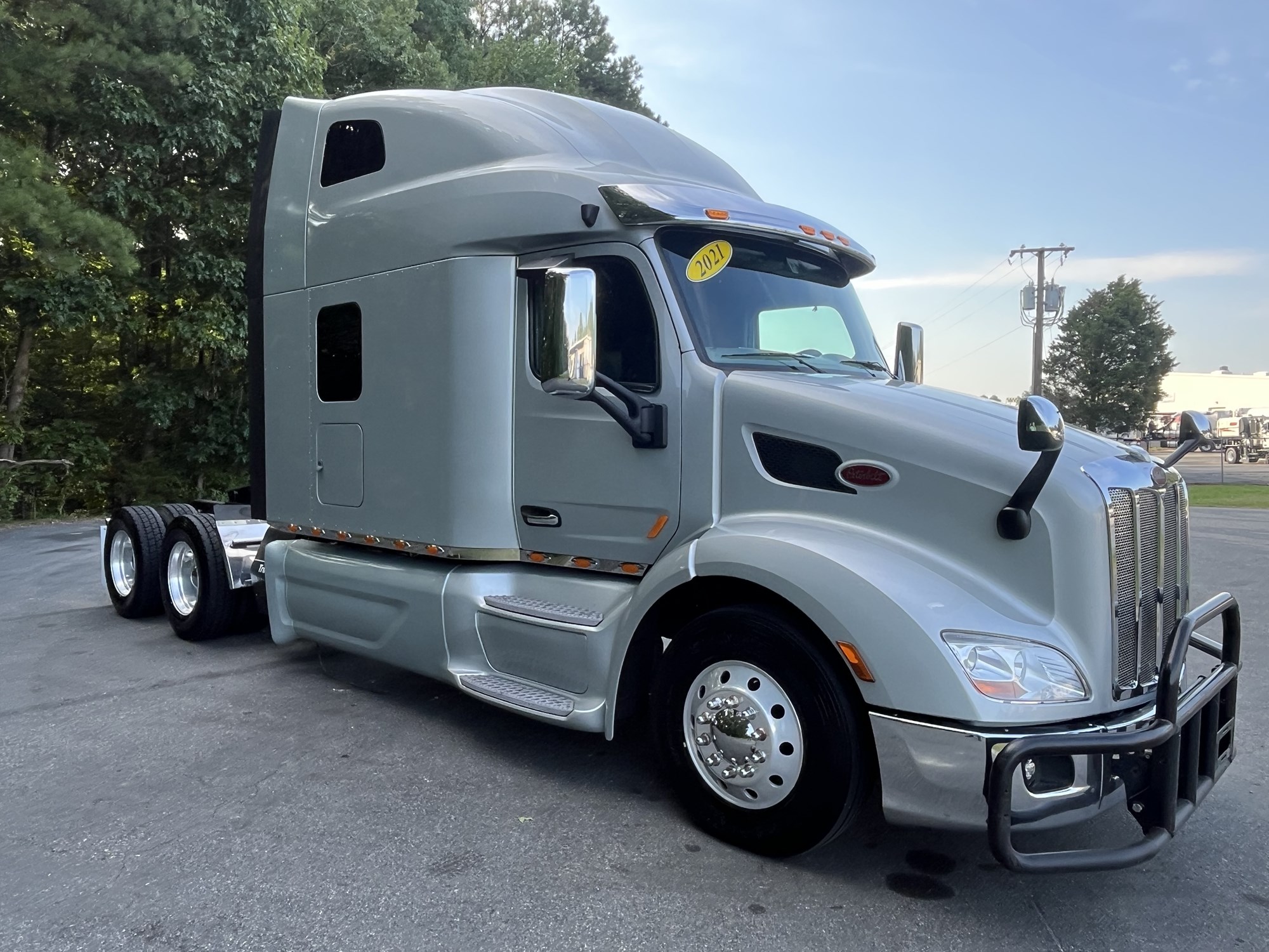 2021 Peterbilt 579 2021 Peterbilt 579 - image 3 of 6