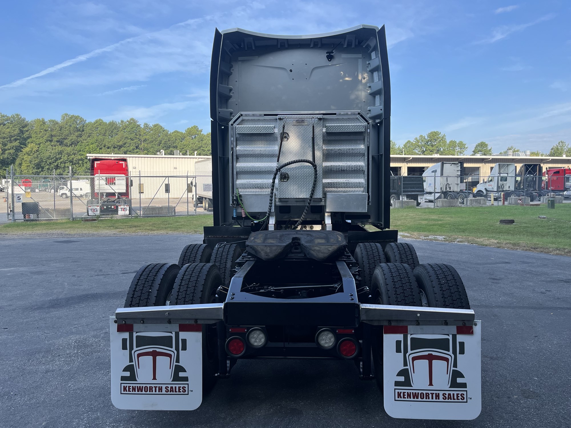 2021 Peterbilt 579 2021 Peterbilt 579 - image 5 of 6