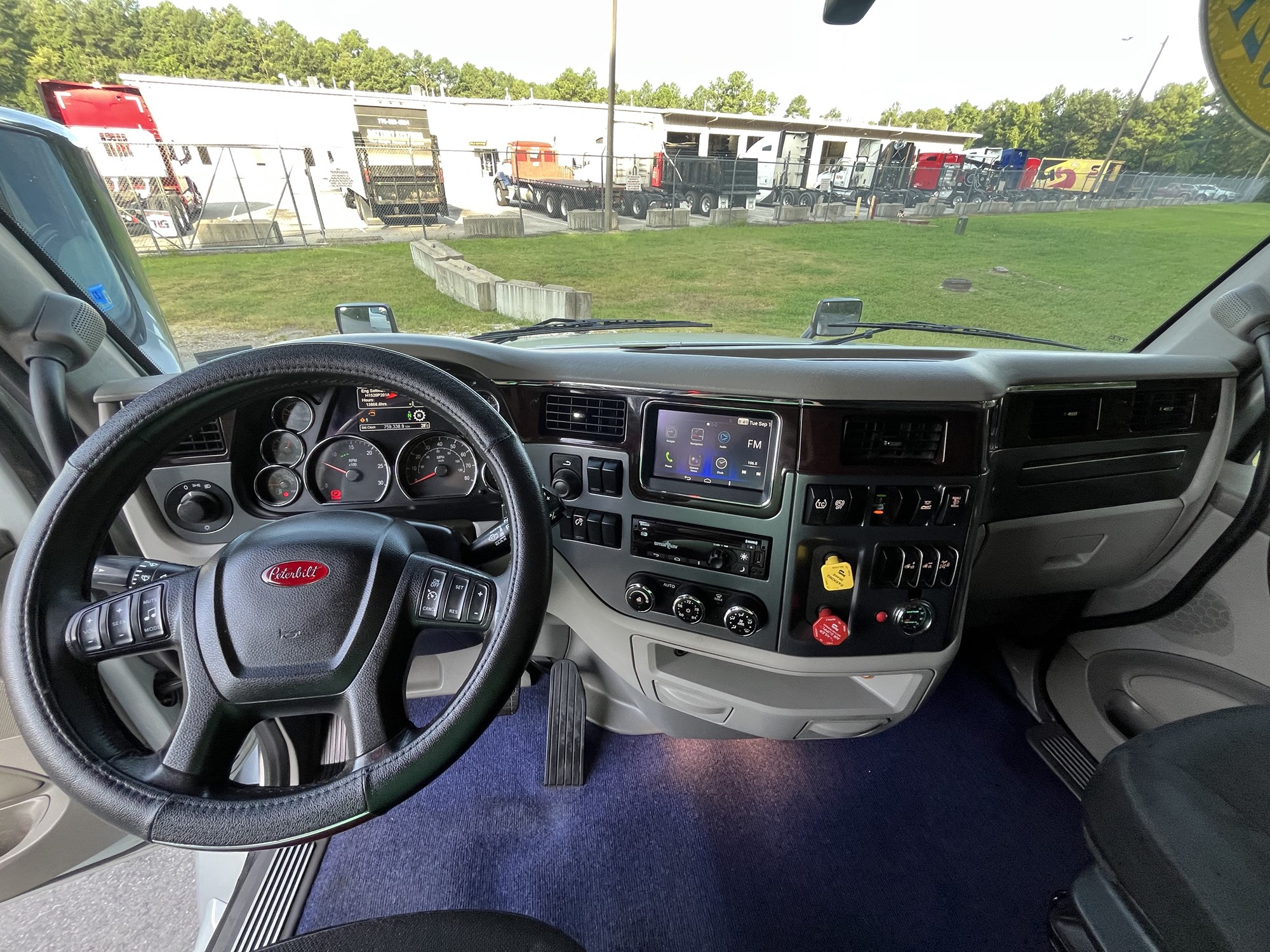 2021 Peterbilt 579 MD707694U-15 2021 Peterbilt 579 MD707694U-15