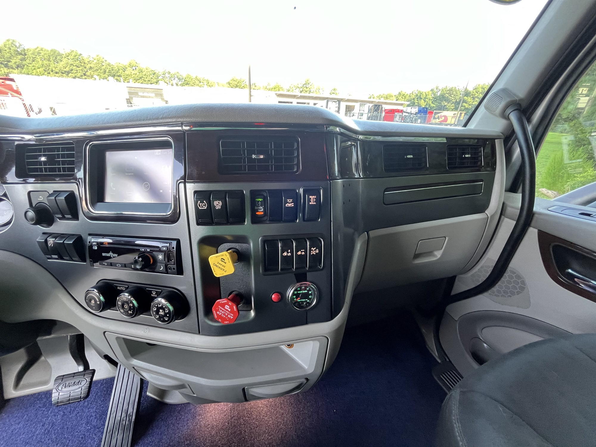 2021 Peterbilt 579 MD707694U-16 2021 Peterbilt 579 MD707694U-16