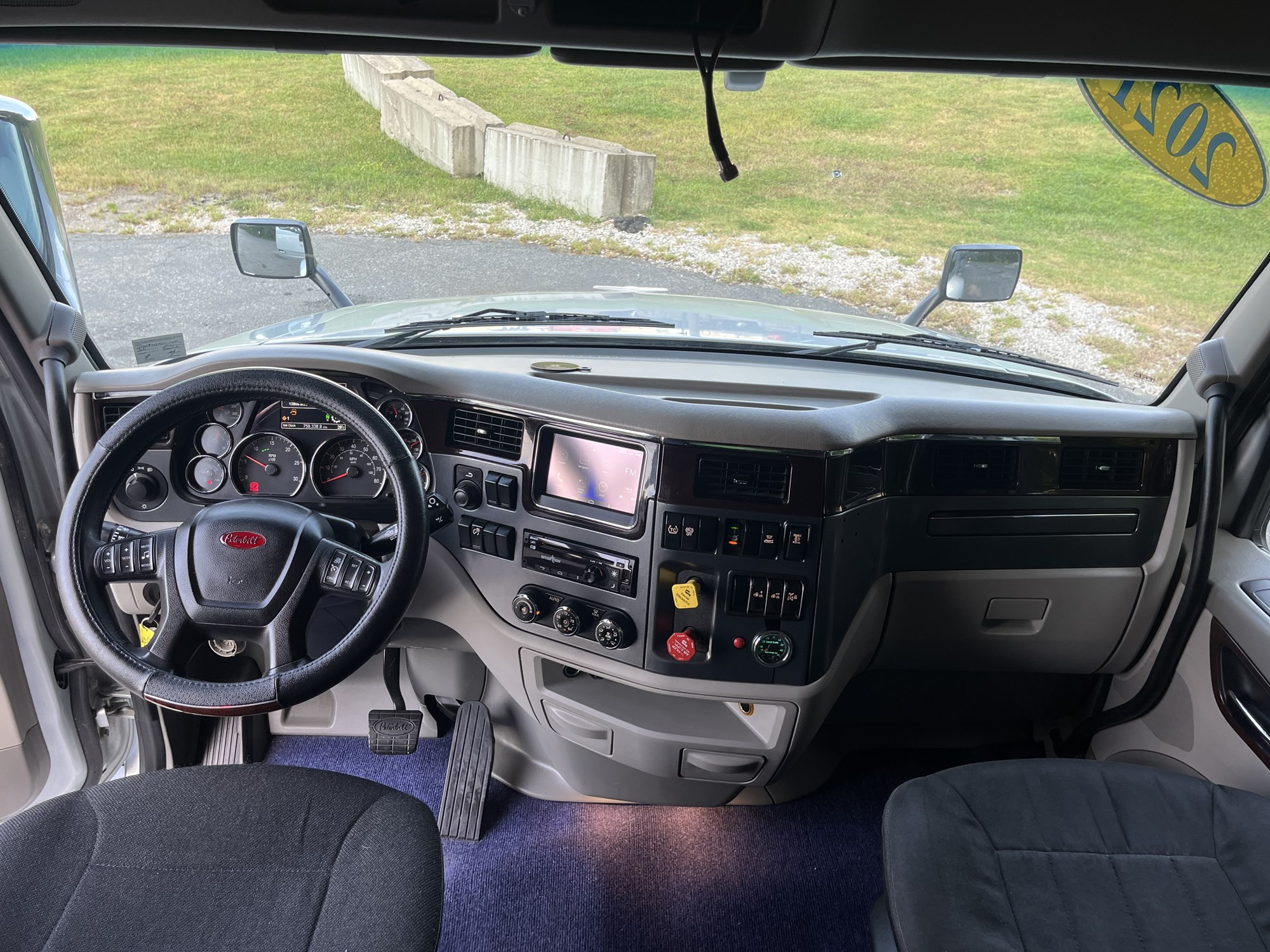 2021 Peterbilt 579 MD707694U-19 2021 Peterbilt 579 MD707694U-19