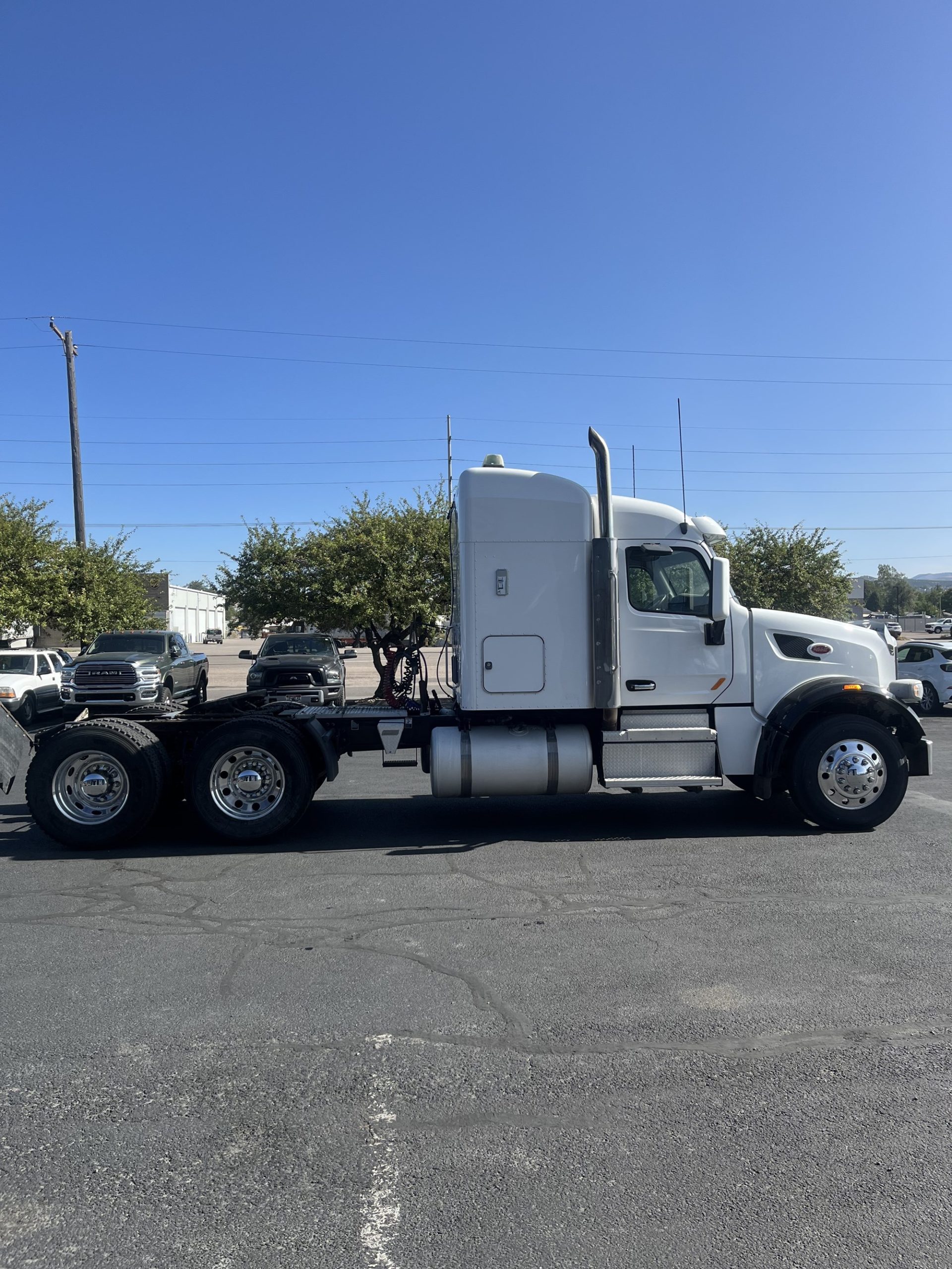 2021 Peterbilt 567 2021 Peterbilt 567 - image 4 of 6