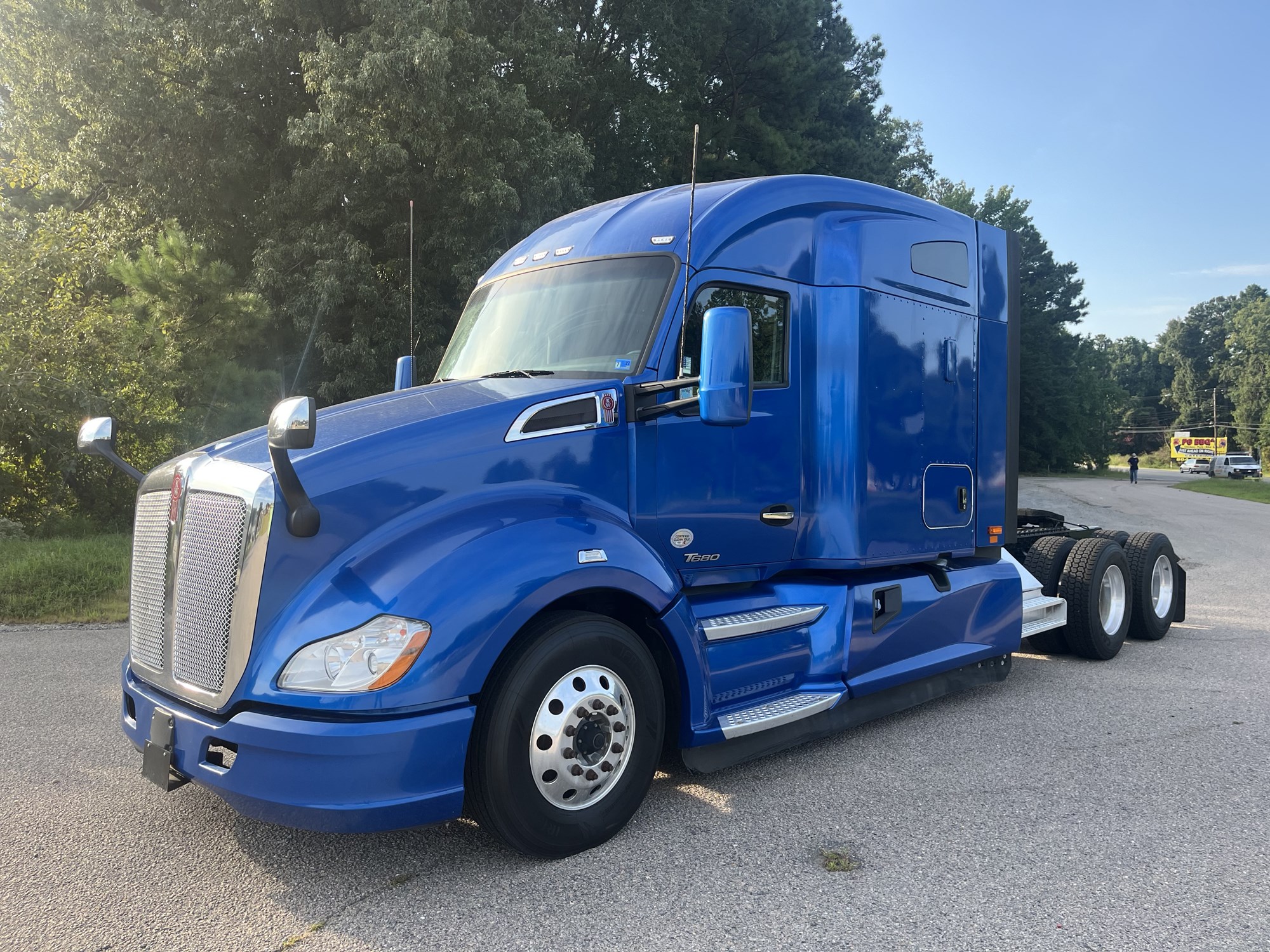 2021 Kenworth T680 2021 Kenworth T680 - image 1 of 6