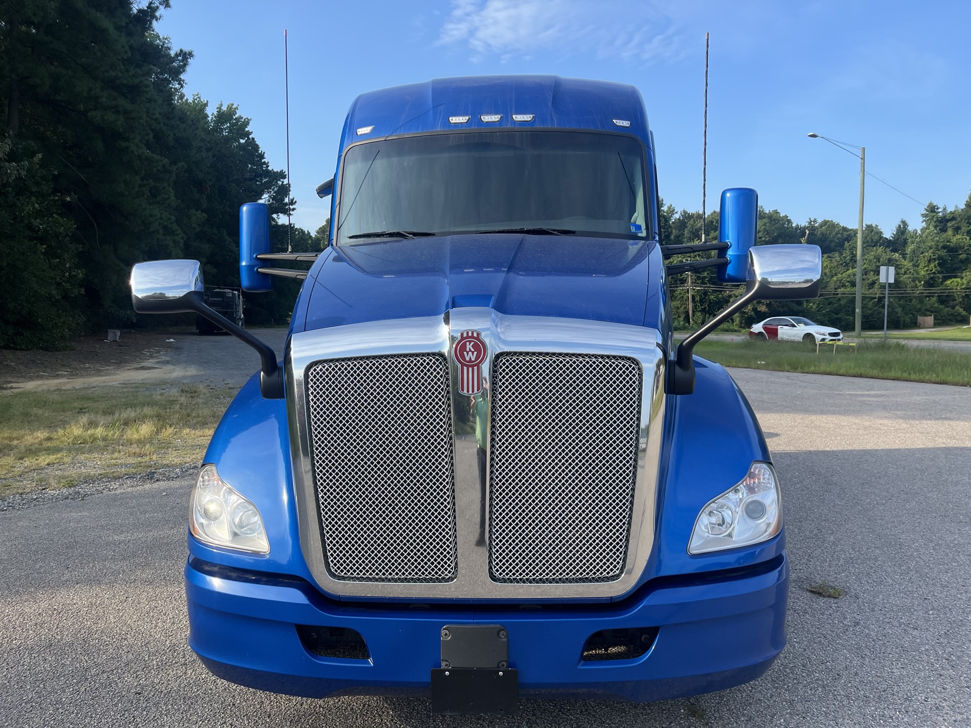 2021 Kenworth T680 2021 Kenworth T680 - image 2 of 6
