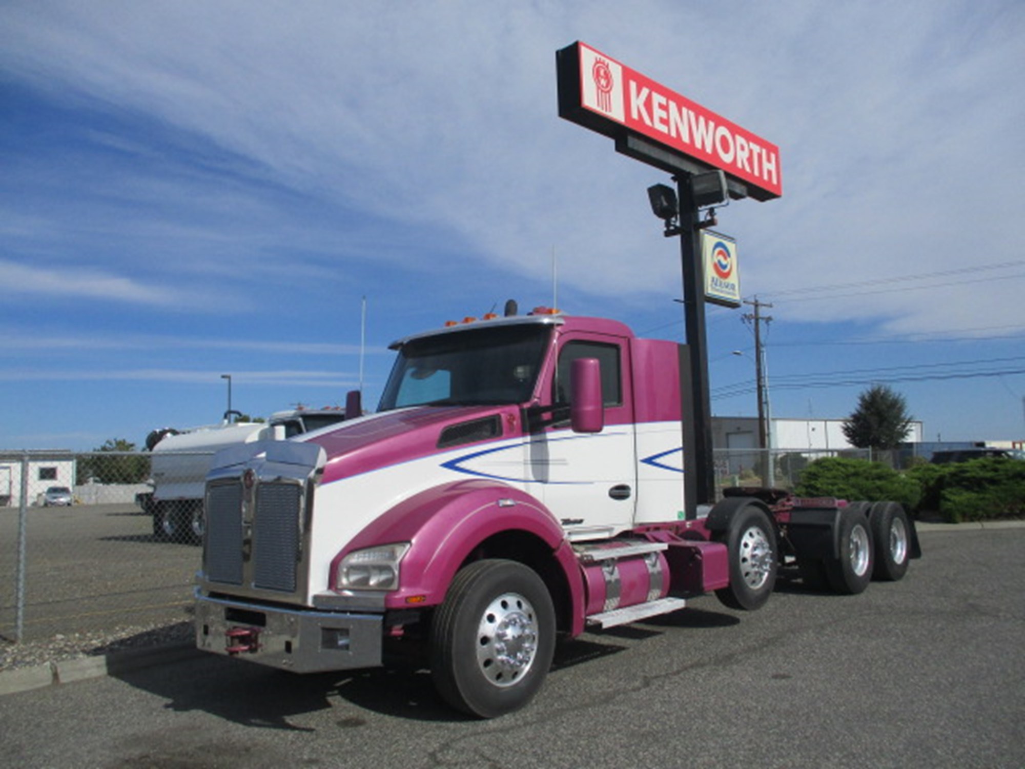 2021 Kenworth T880 2021 Kenworth T880 - image 1 of 6