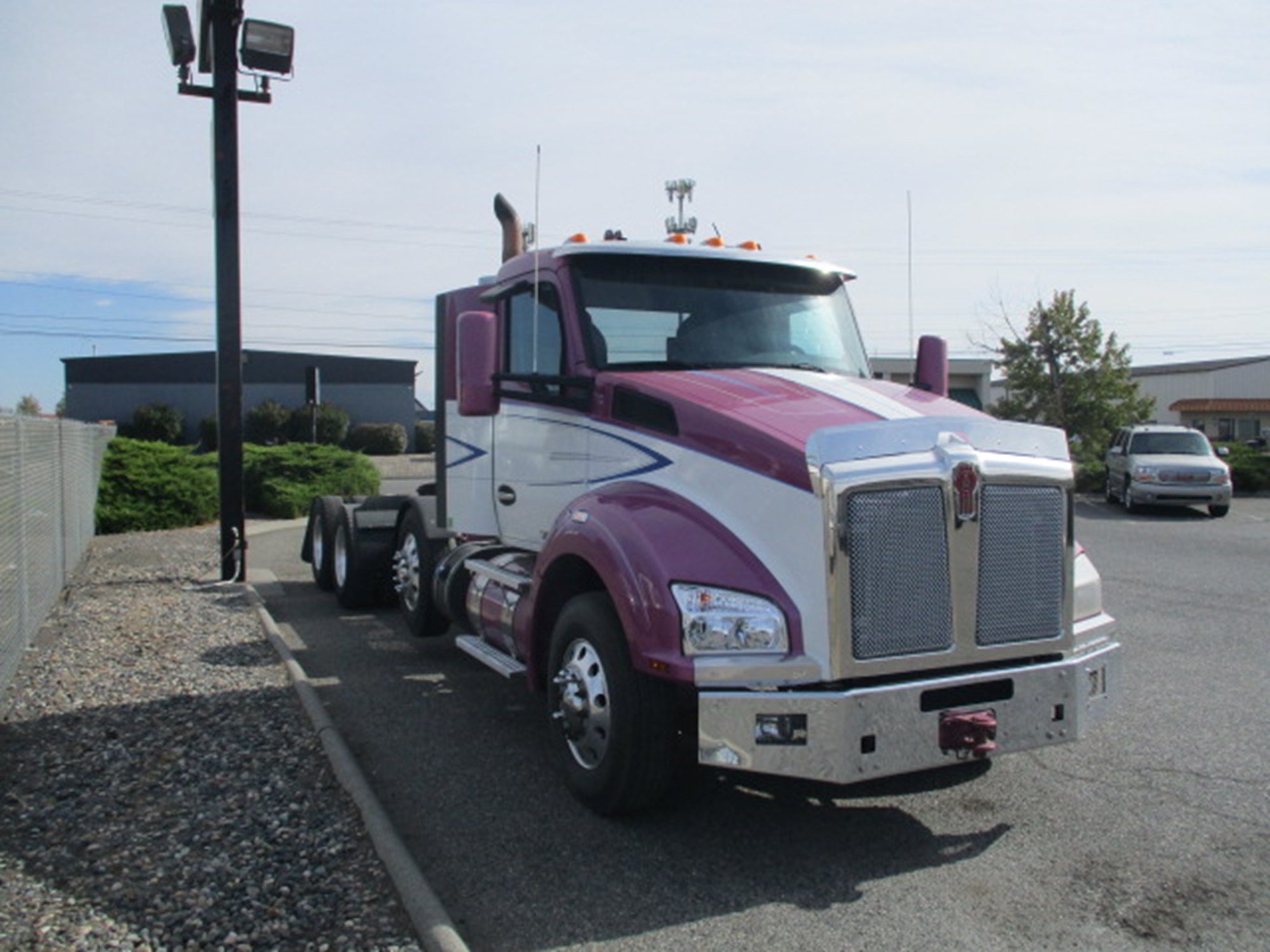 2021 Kenworth T880 2021 Kenworth T880 - image 2 of 6