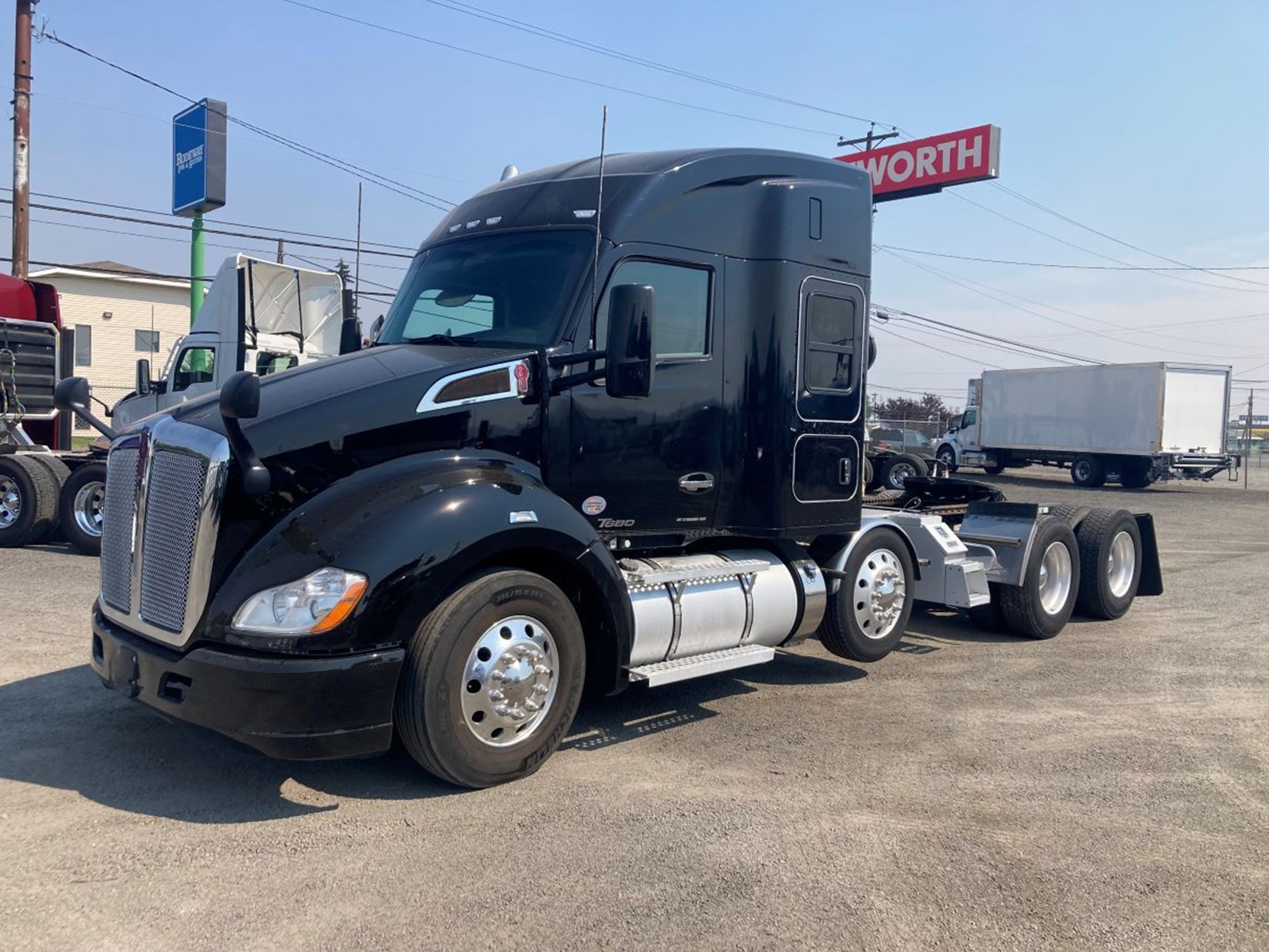 2021 Kenworth T680 2021 Kenworth T680 - image 1 of 6