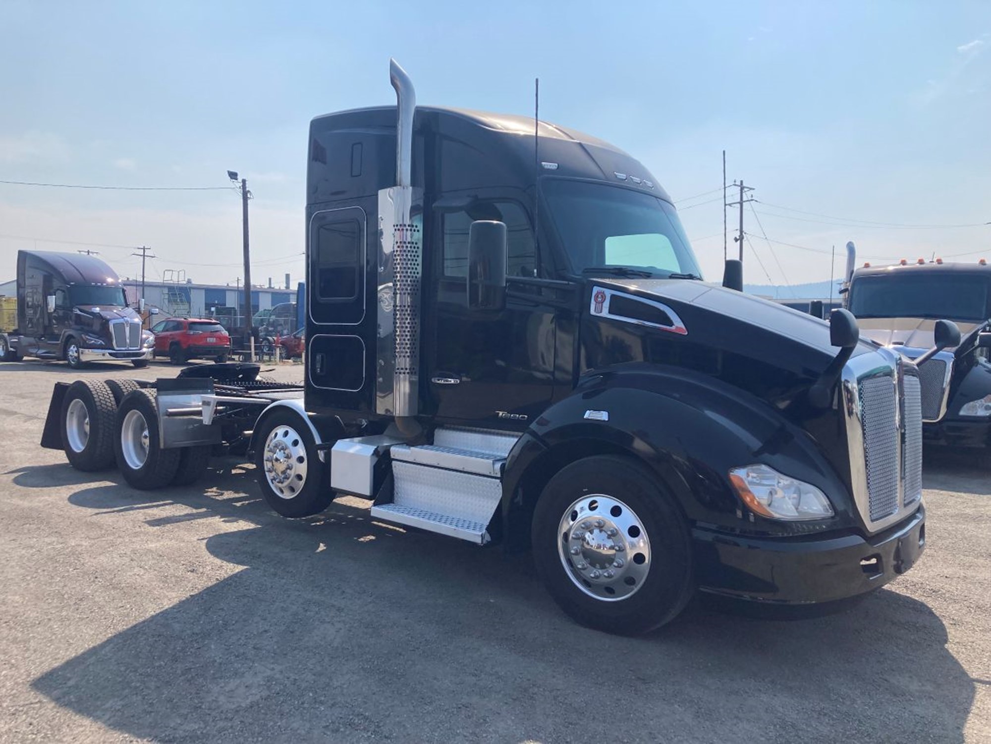 2021 Kenworth T680 2021 Kenworth T680 - image 2 of 6