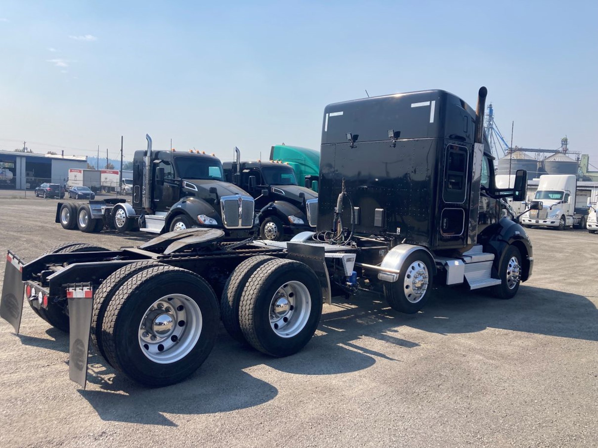 2021 Kenworth T680 2021 Kenworth T680 - image 4 of 6