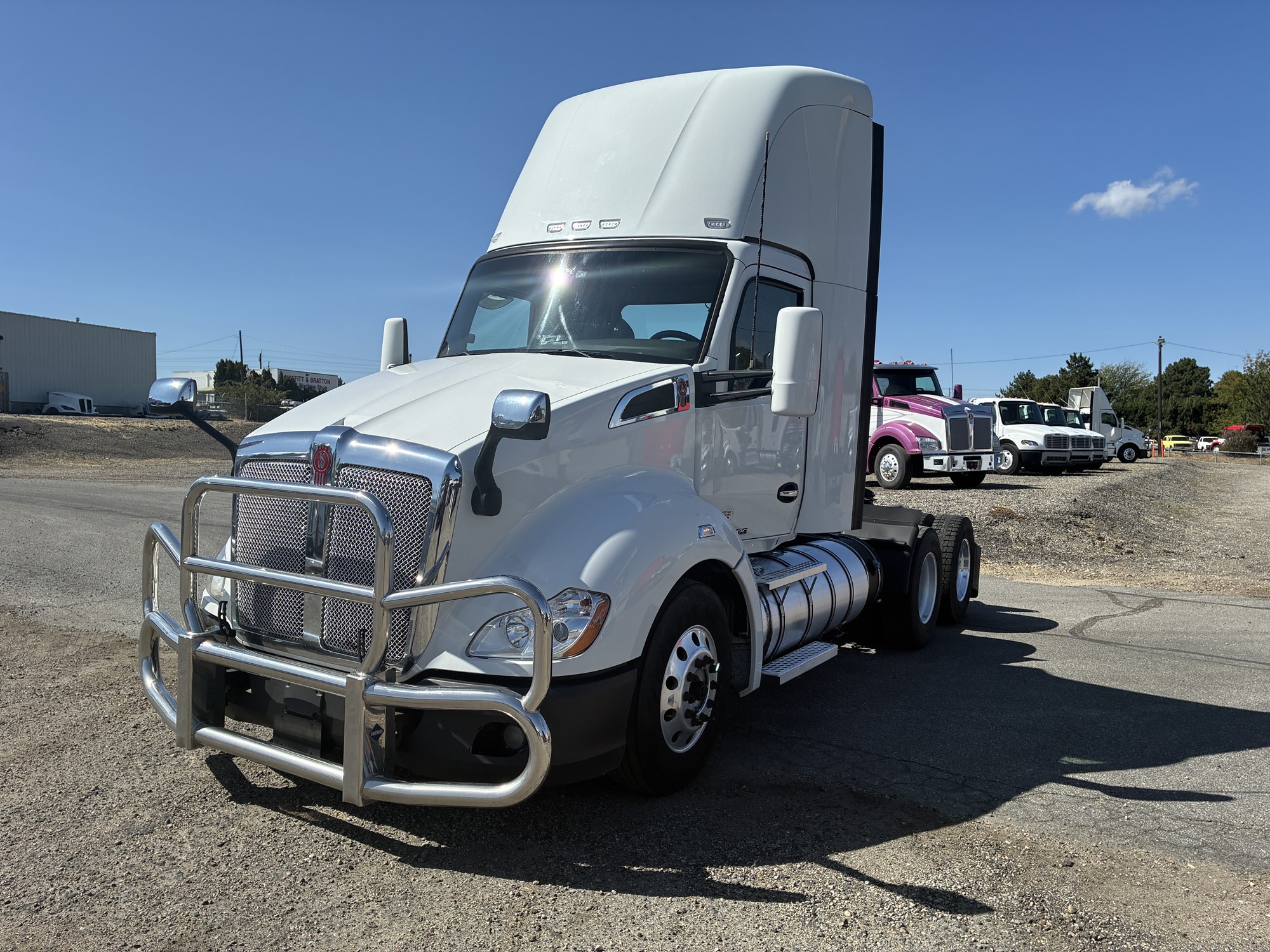 2021 Kenworth T680 2021 Kenworth T680 - image 1 of 6