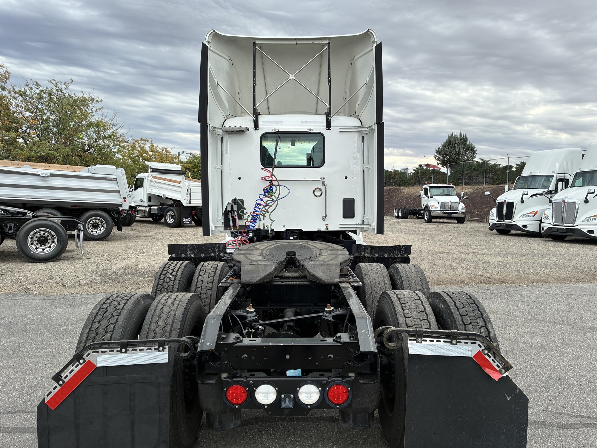 2021 Kenworth T680 - image 4 of 6