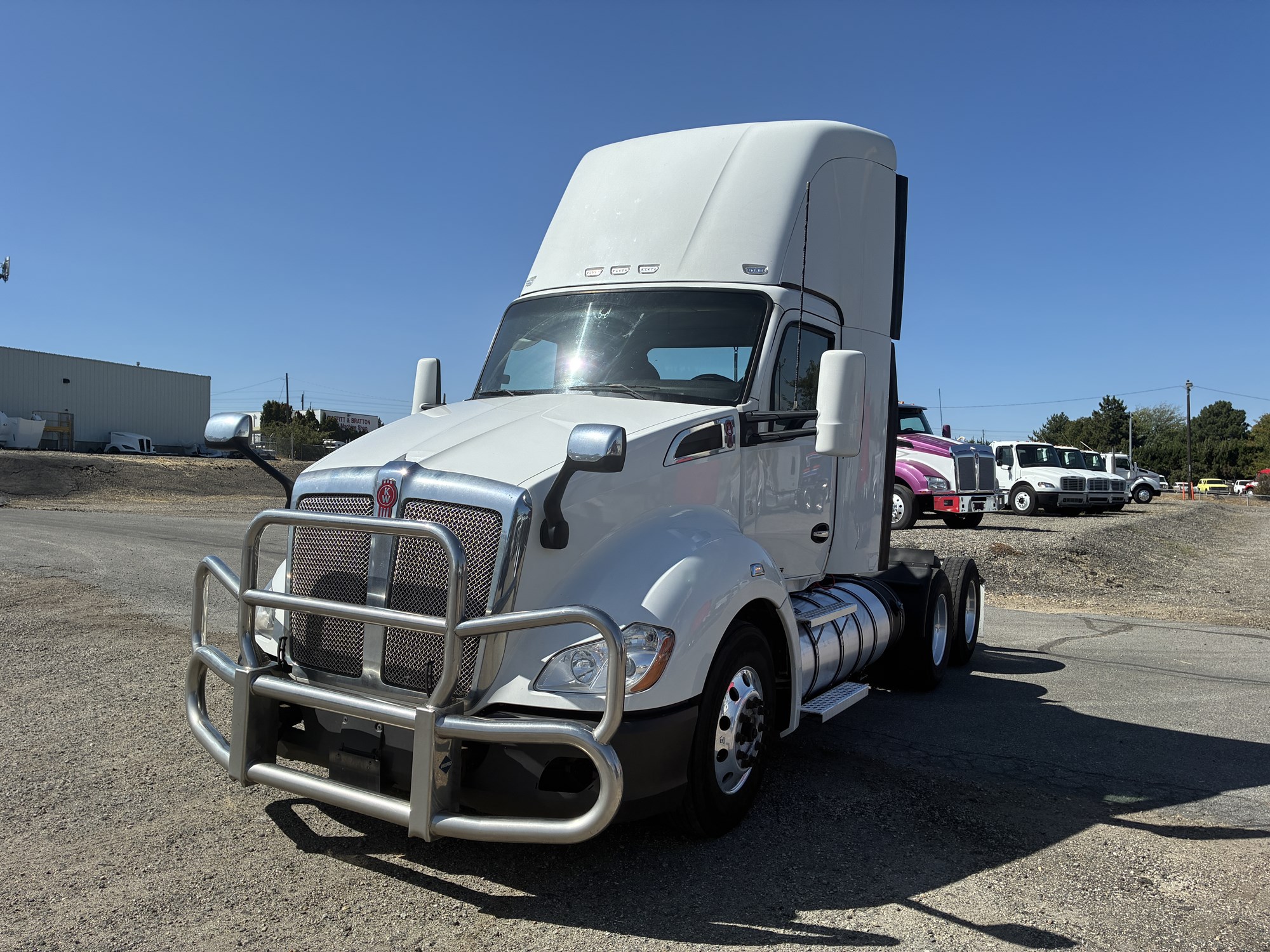 2021 Kenworth T680 2021 Kenworth T680 - image 1 of 6