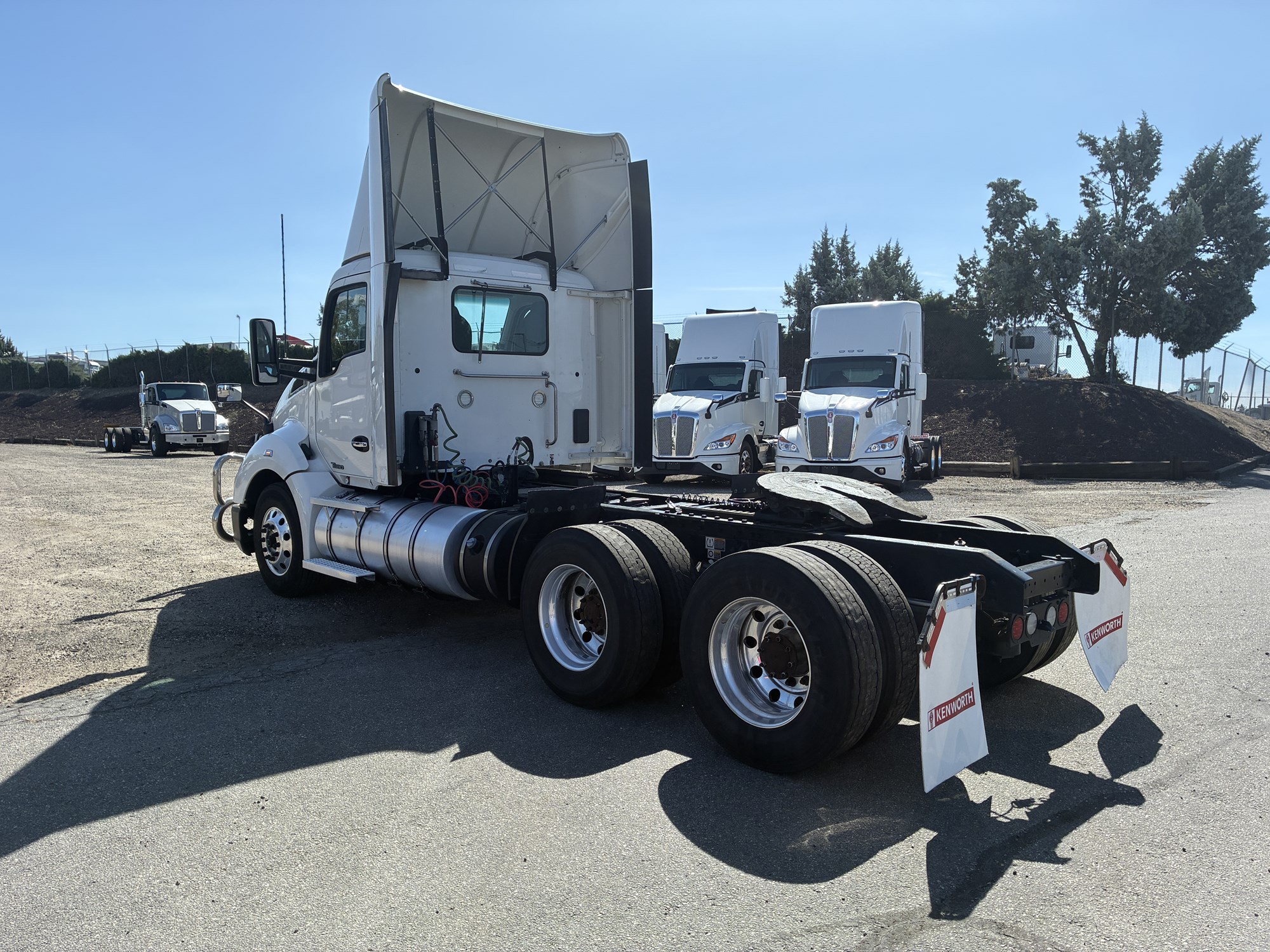 2021 Kenworth T680 2021 Kenworth T680 - image 3 of 6