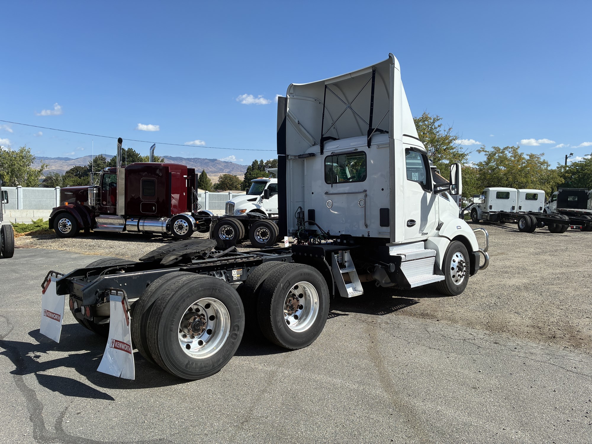 2021 Kenworth T680 2021 Kenworth T680 - image 5 of 6