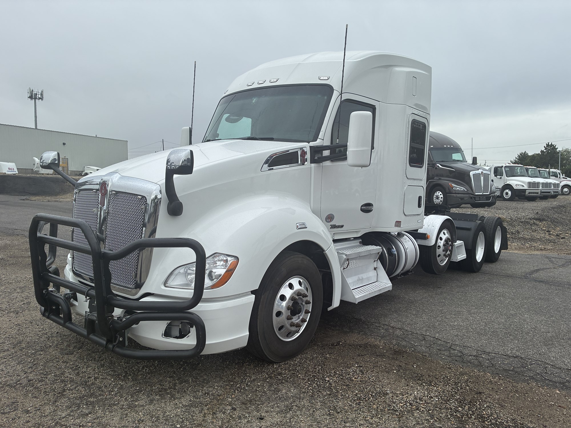 2021 Kenworth T680 2021 Kenworth T680 - image 1 of 6