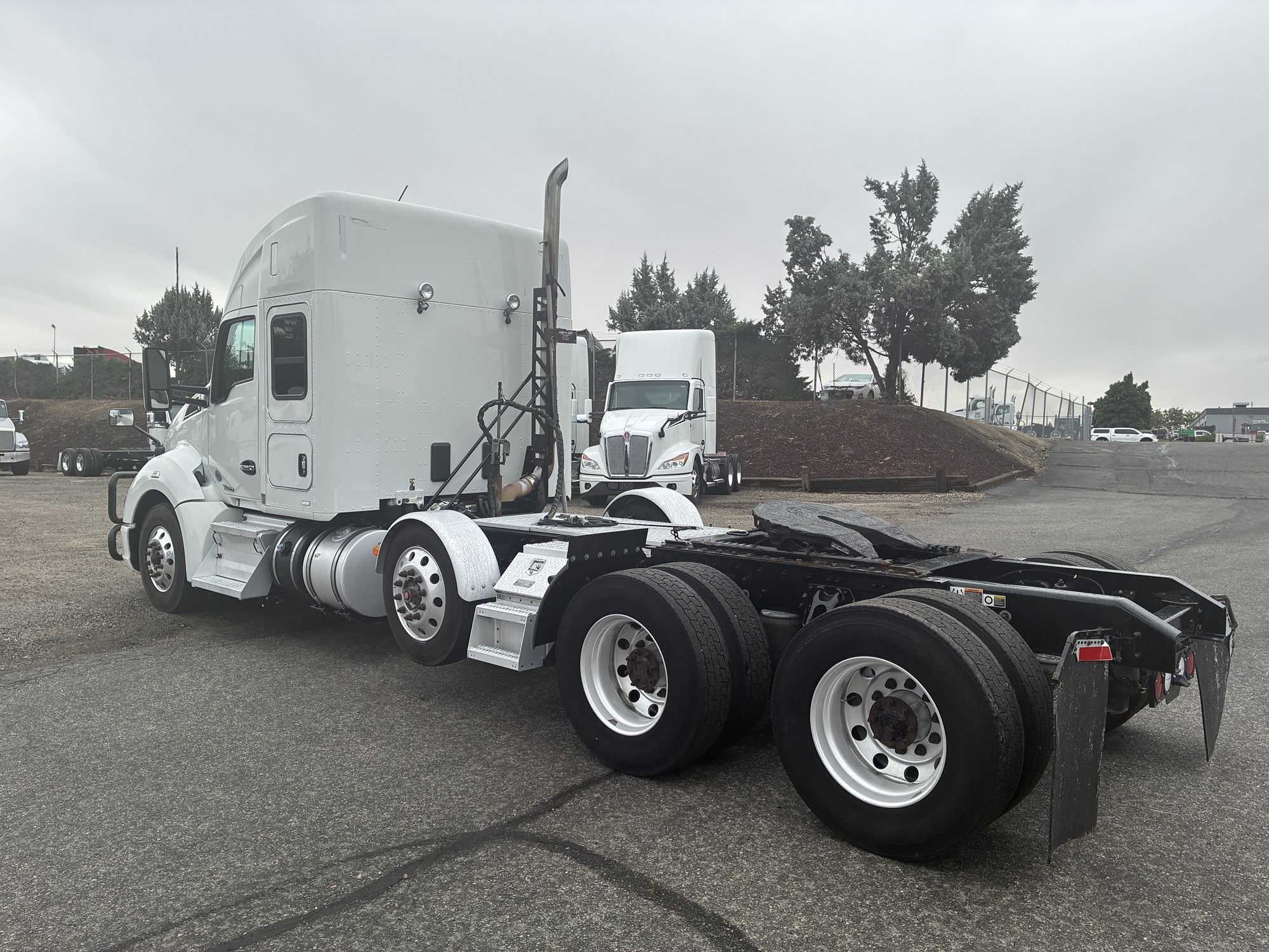 2021 Kenworth T680 2021 Kenworth T680 - image 3 of 6
