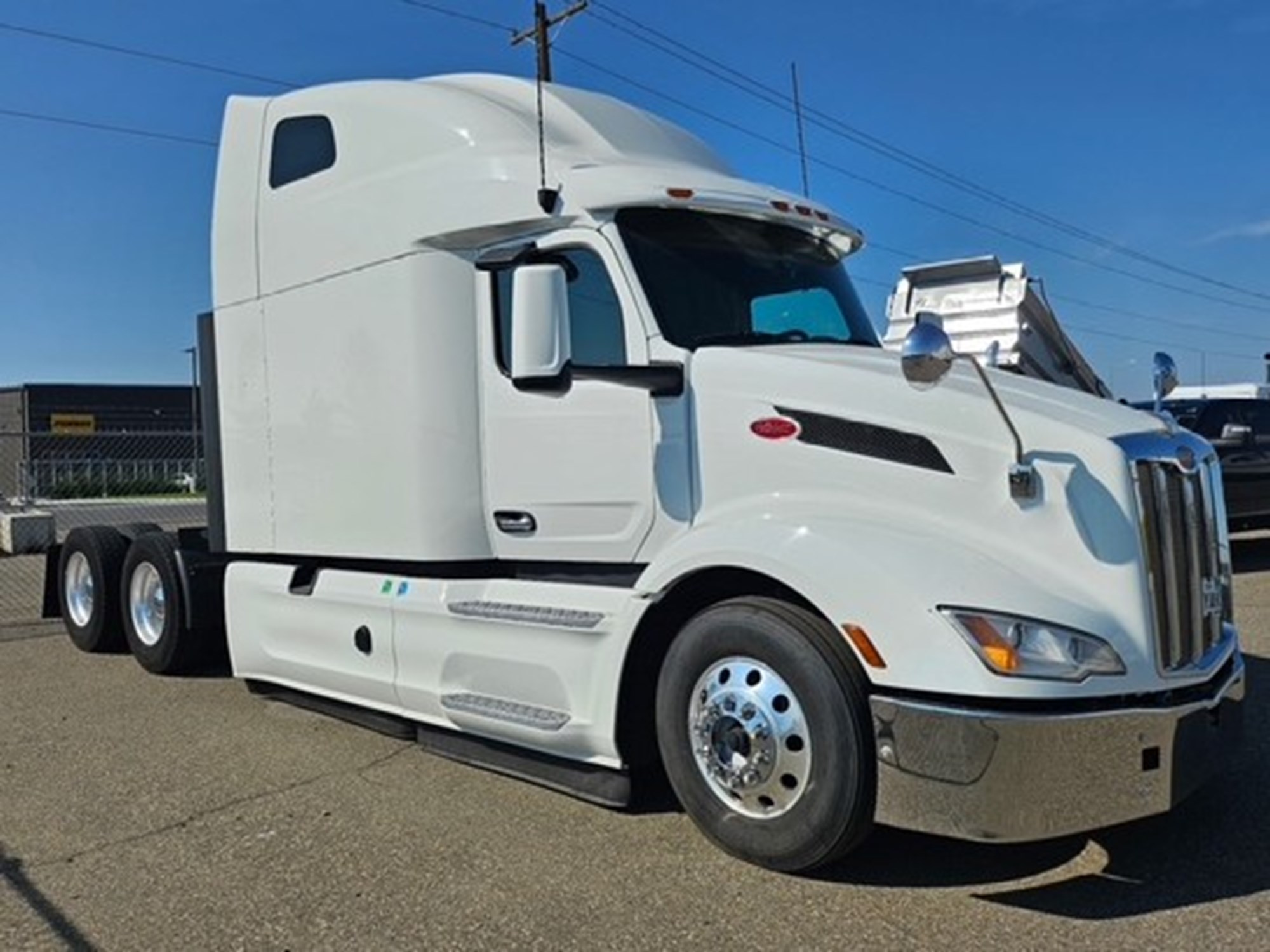 2022 Peterbilt 579 2022 Peterbilt 579 - image 1 of 6