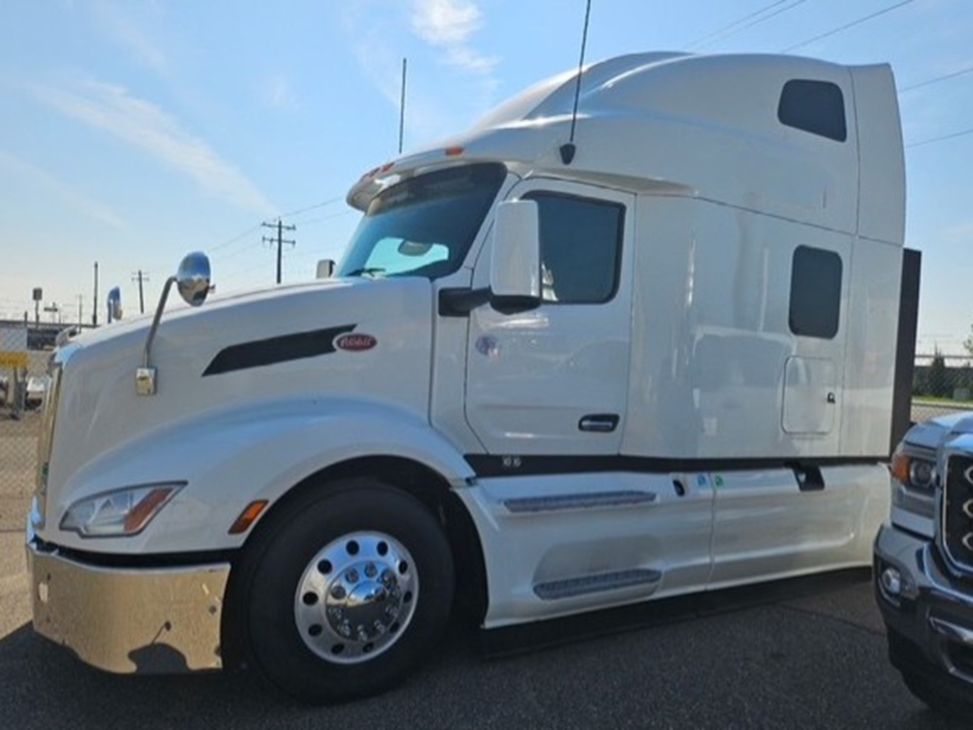 2022 Peterbilt 579 2022 Peterbilt 579 - image 2 of 6