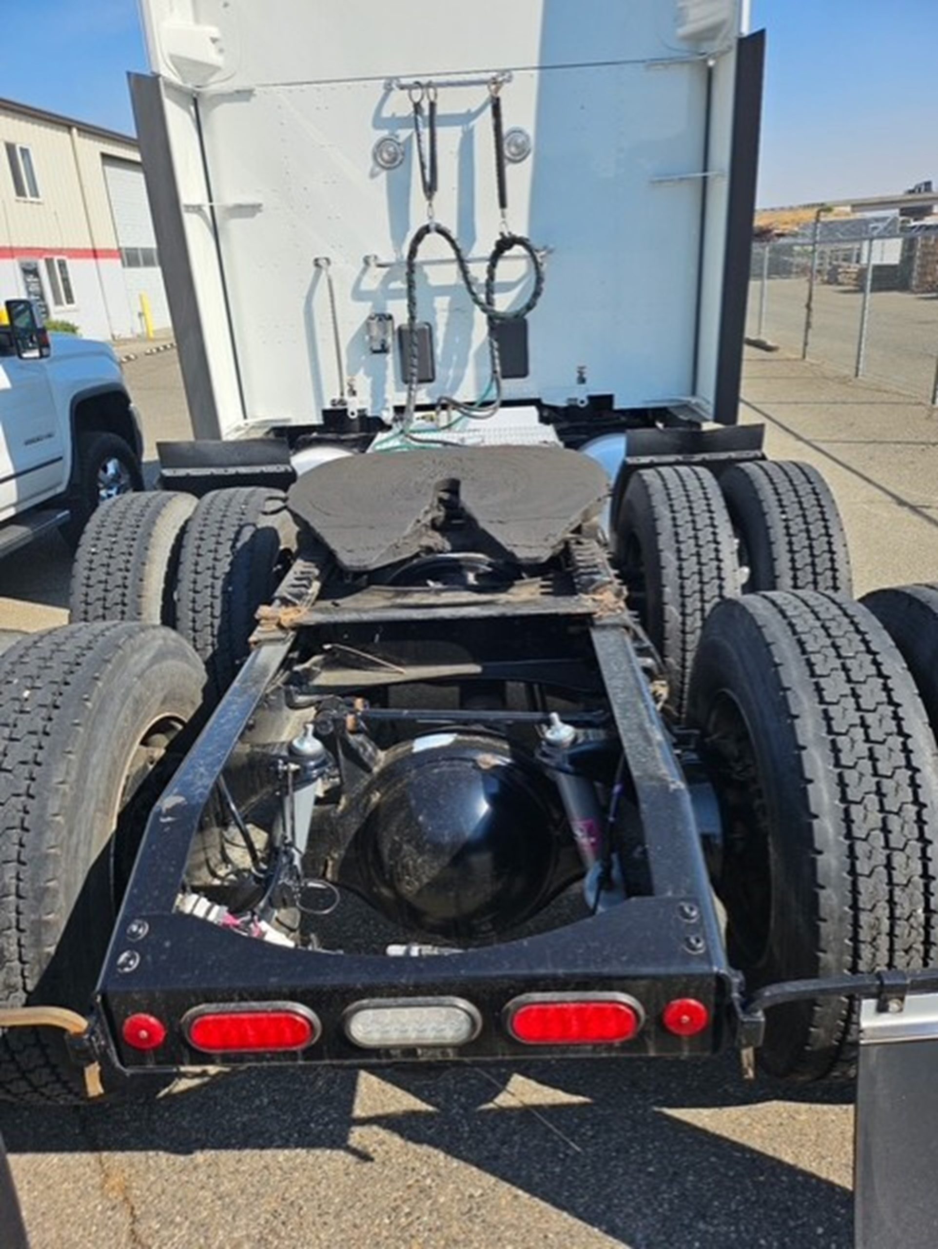 2022 Peterbilt 579 2022 Peterbilt 579 - image 3 of 6